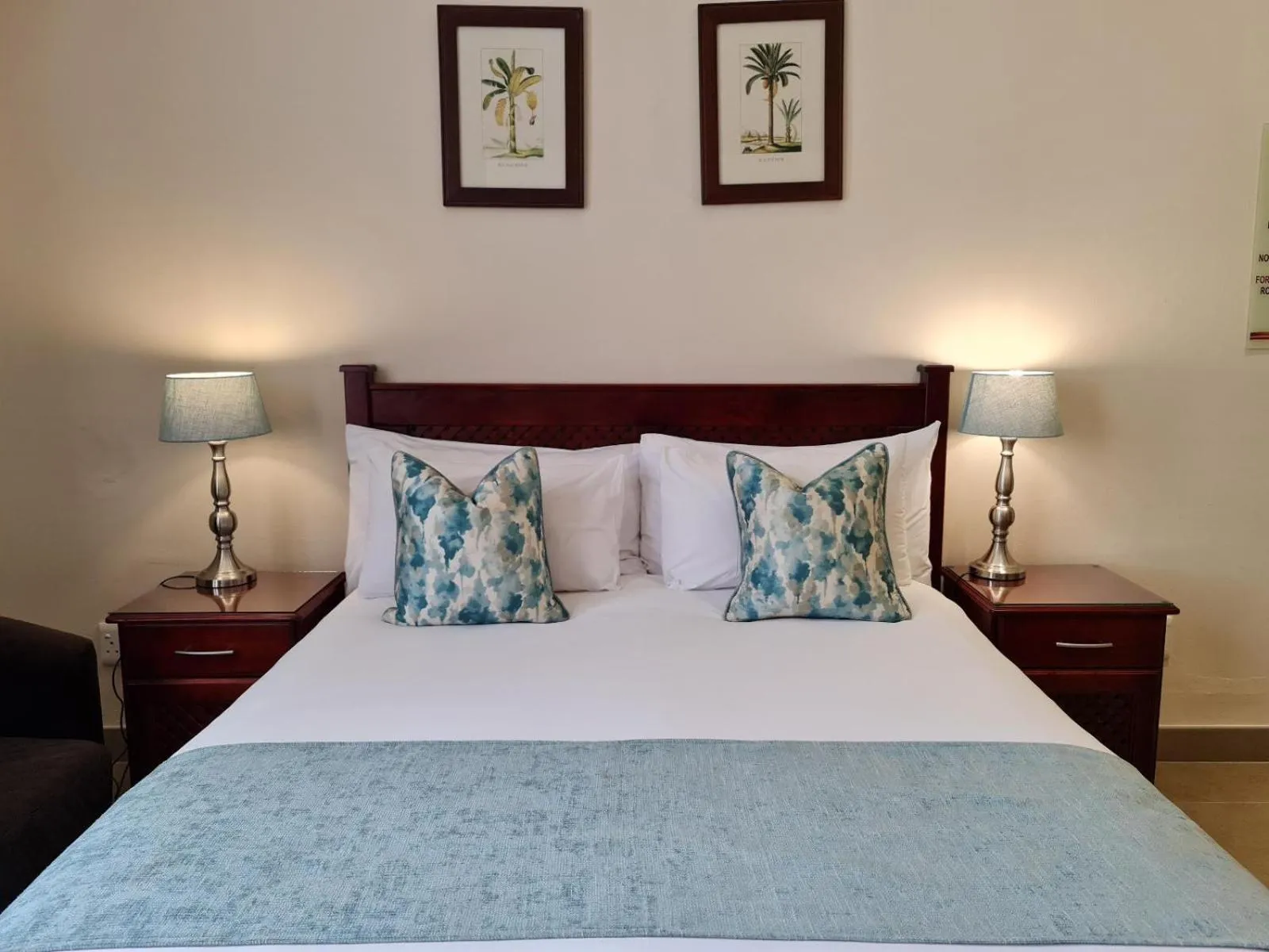 Bed in Peaches & Cream Bed & Breakfast