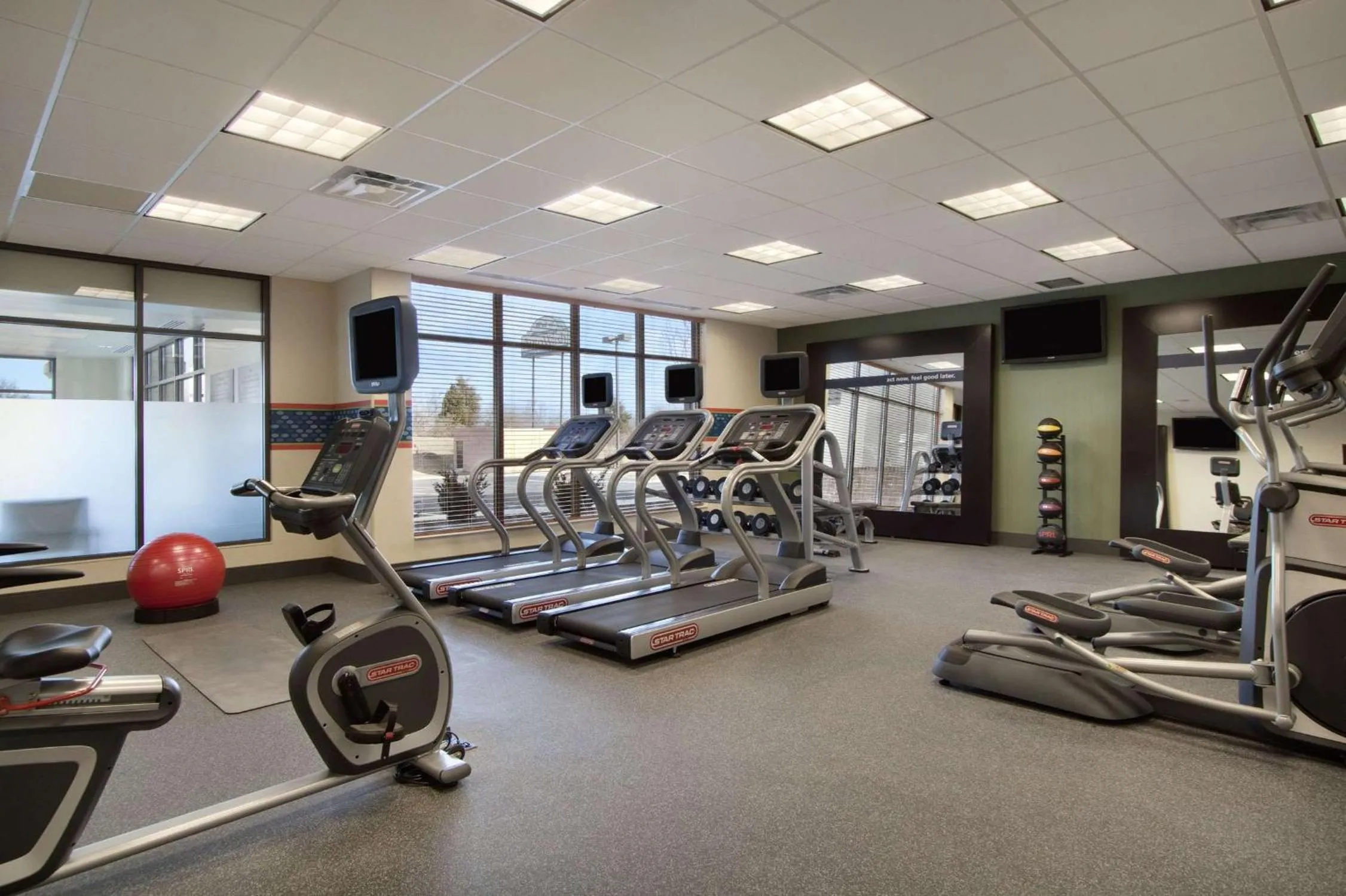 Fitness centre/facilities in Hampton Inn & Suites Charles Town
