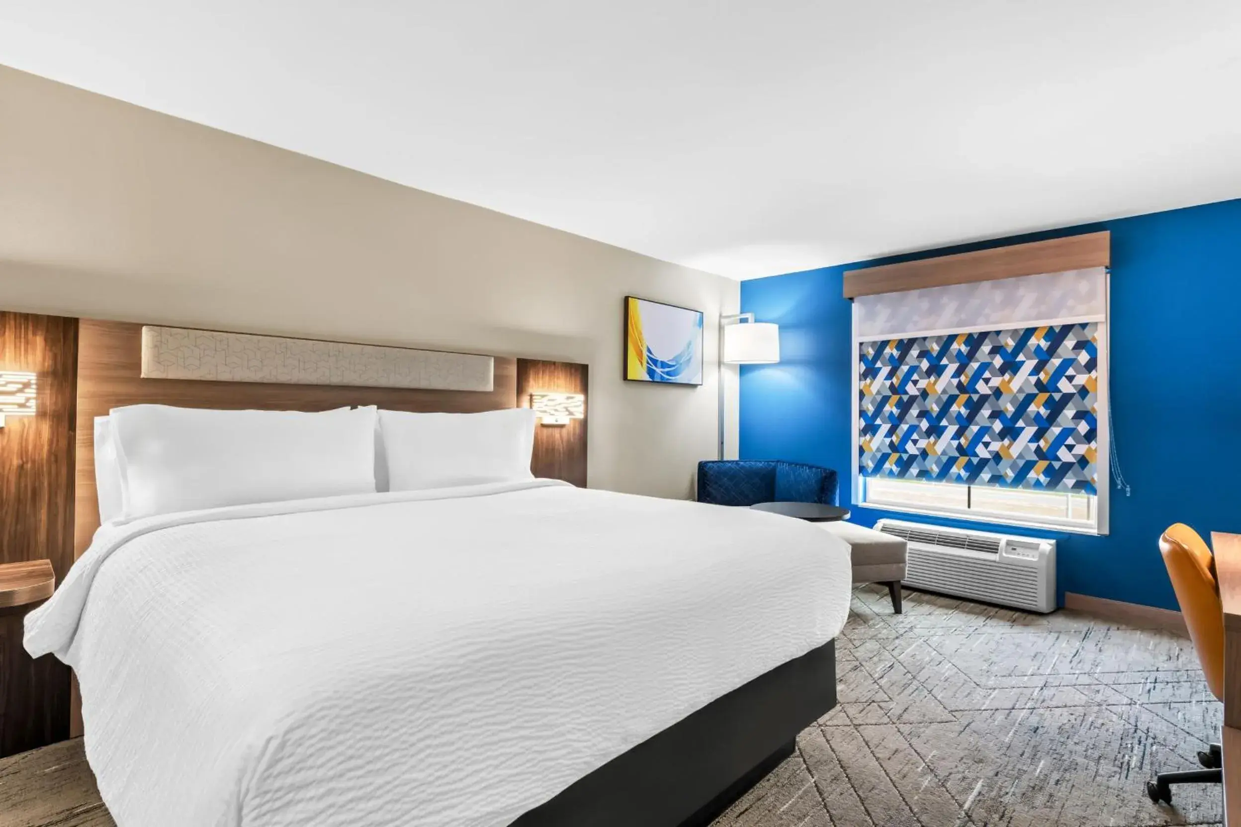 Standard King Room with Accessible Tub - Mobility Access in Holiday Inn Express and Suites Hotel - Pauls Valley by IHG Standard King Room with Accessible Tub - Mobility Access in Holiday Inn Express and Suites Hotel - Pauls Valley by IHG