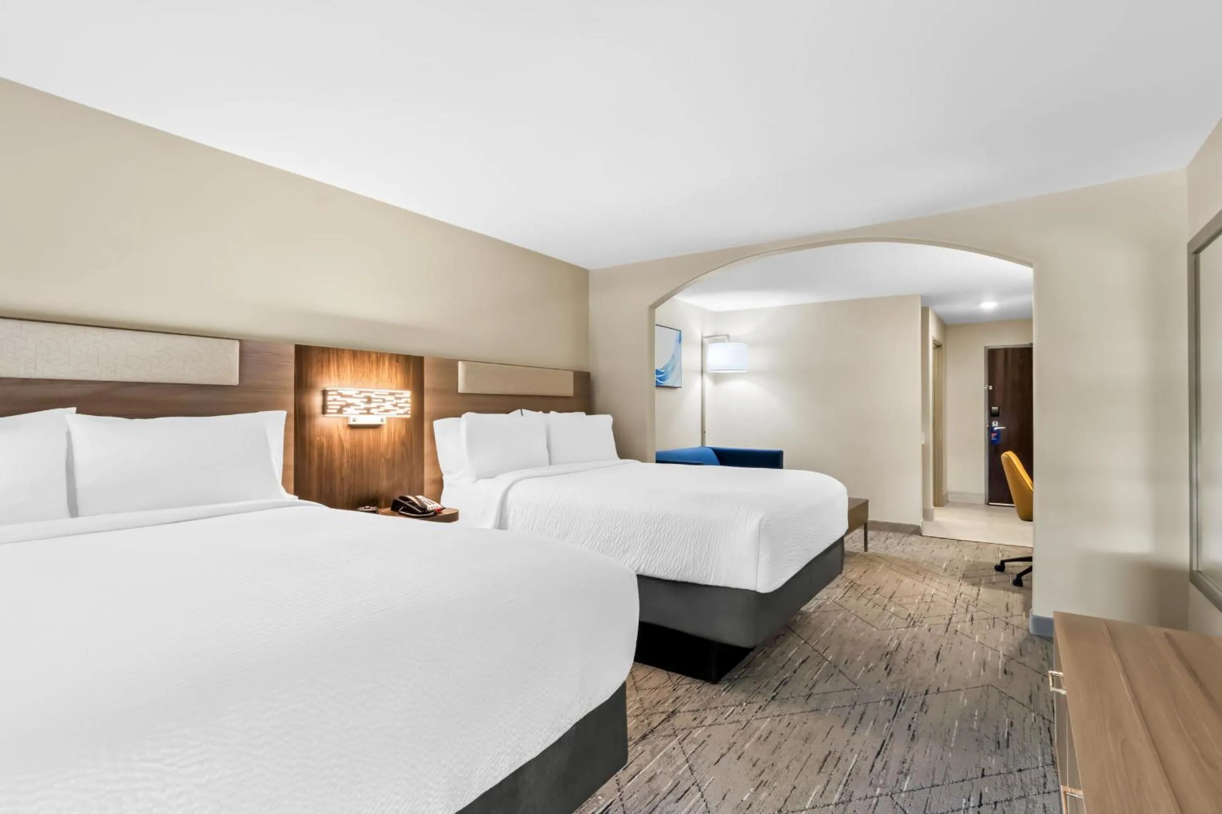 Photo of the whole room, Bed in Holiday Inn Express and Suites Hotel - Pauls Valley by IHG