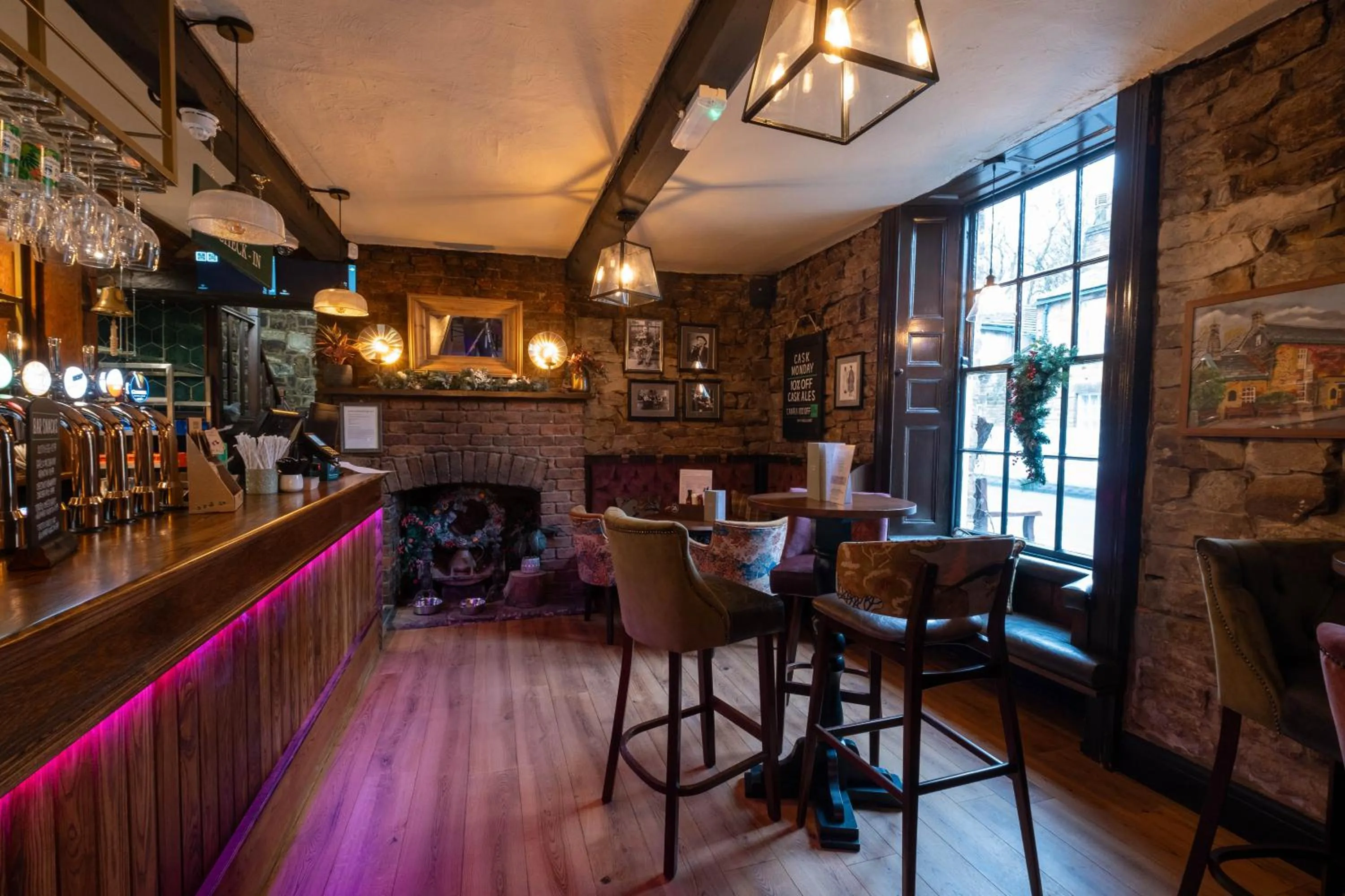 Lounge or bar in Rockingham Arms By Greene King Inns