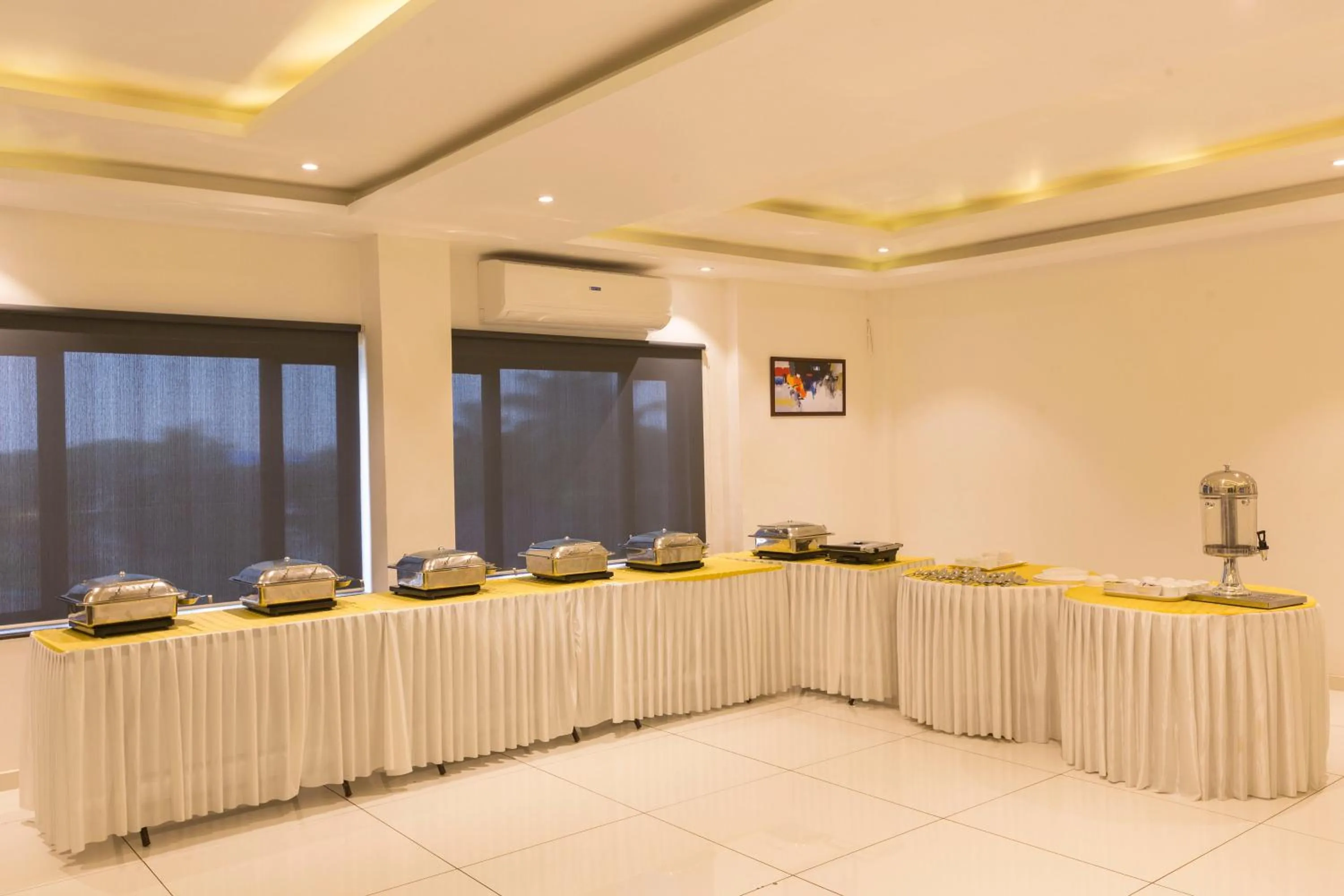 Food and drinks in Grand Plaza Suites