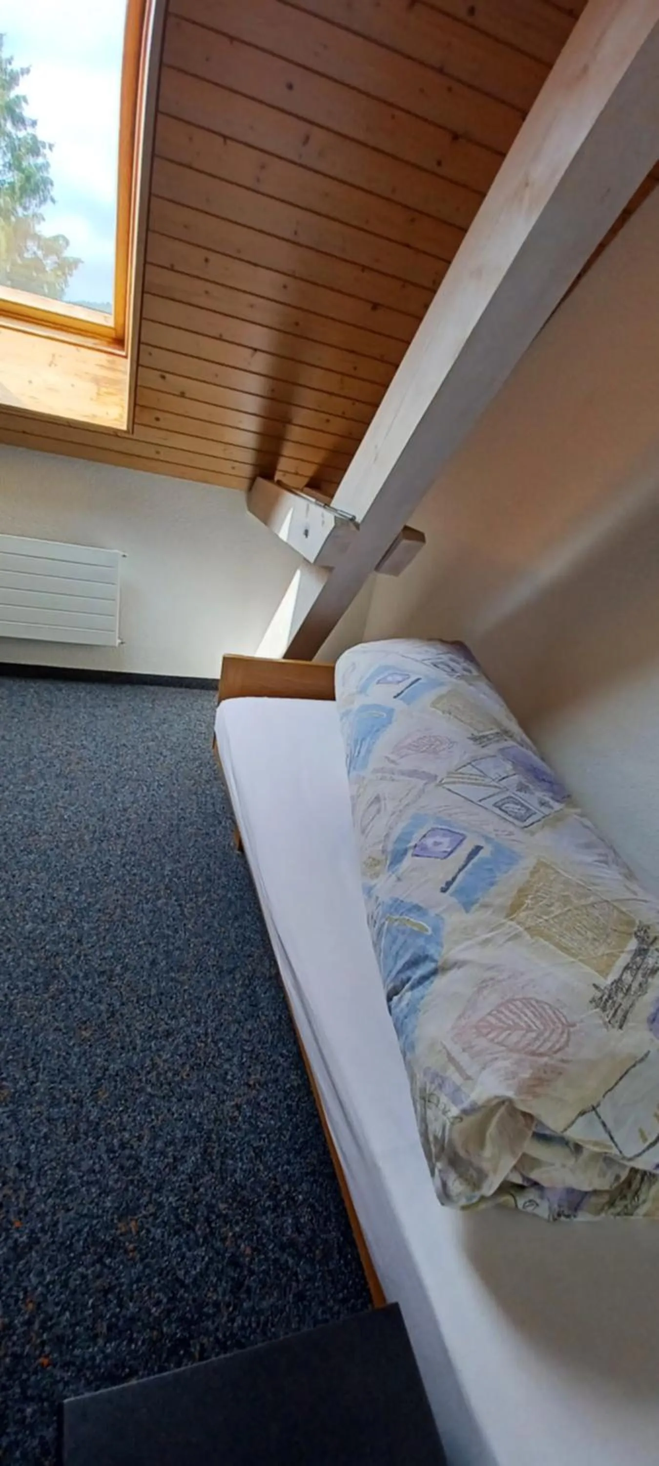 Bathroom, Bed in Hotel / Restaurant Post