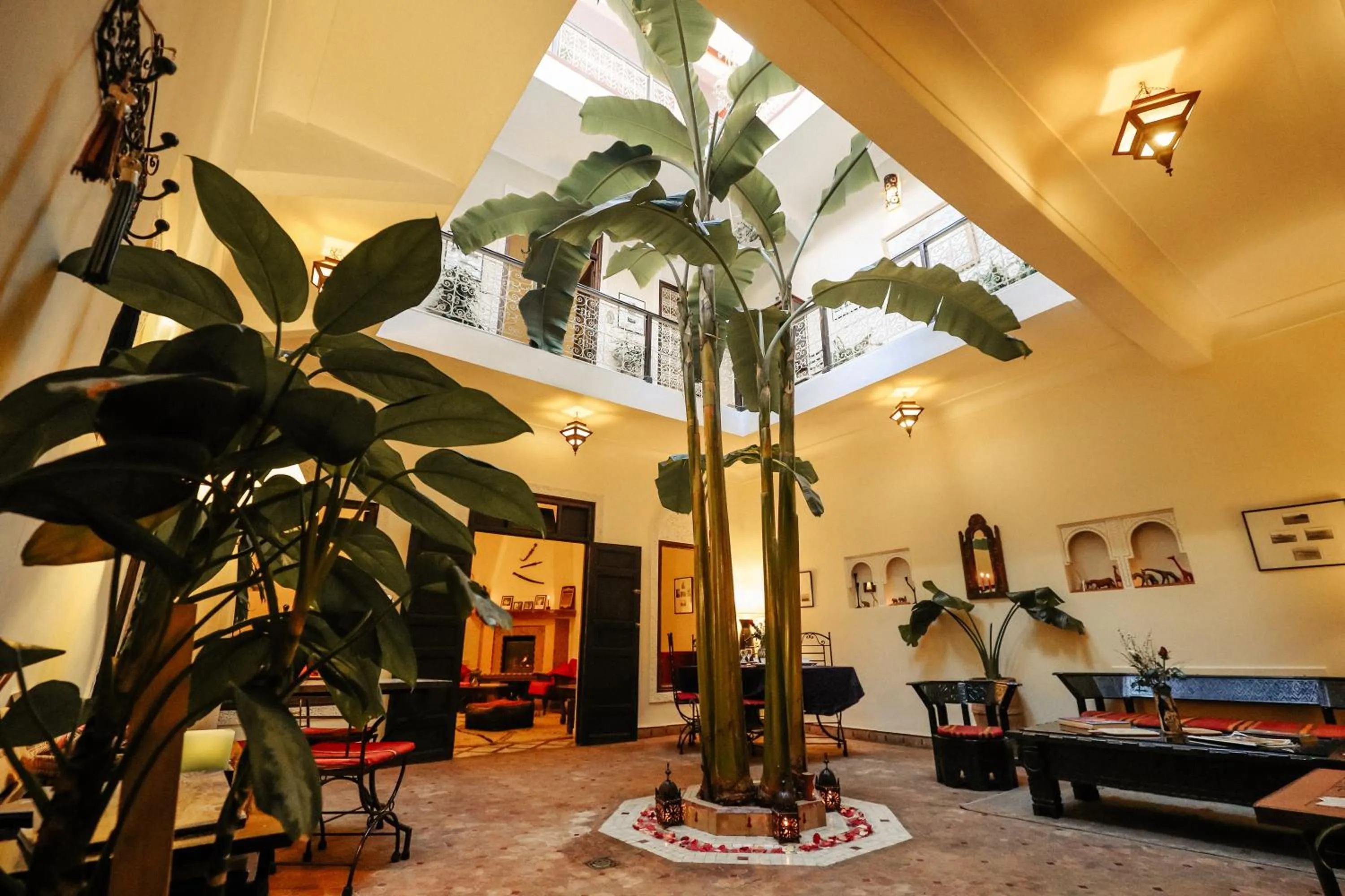 Lobby or reception in Riad Marhbabikoum