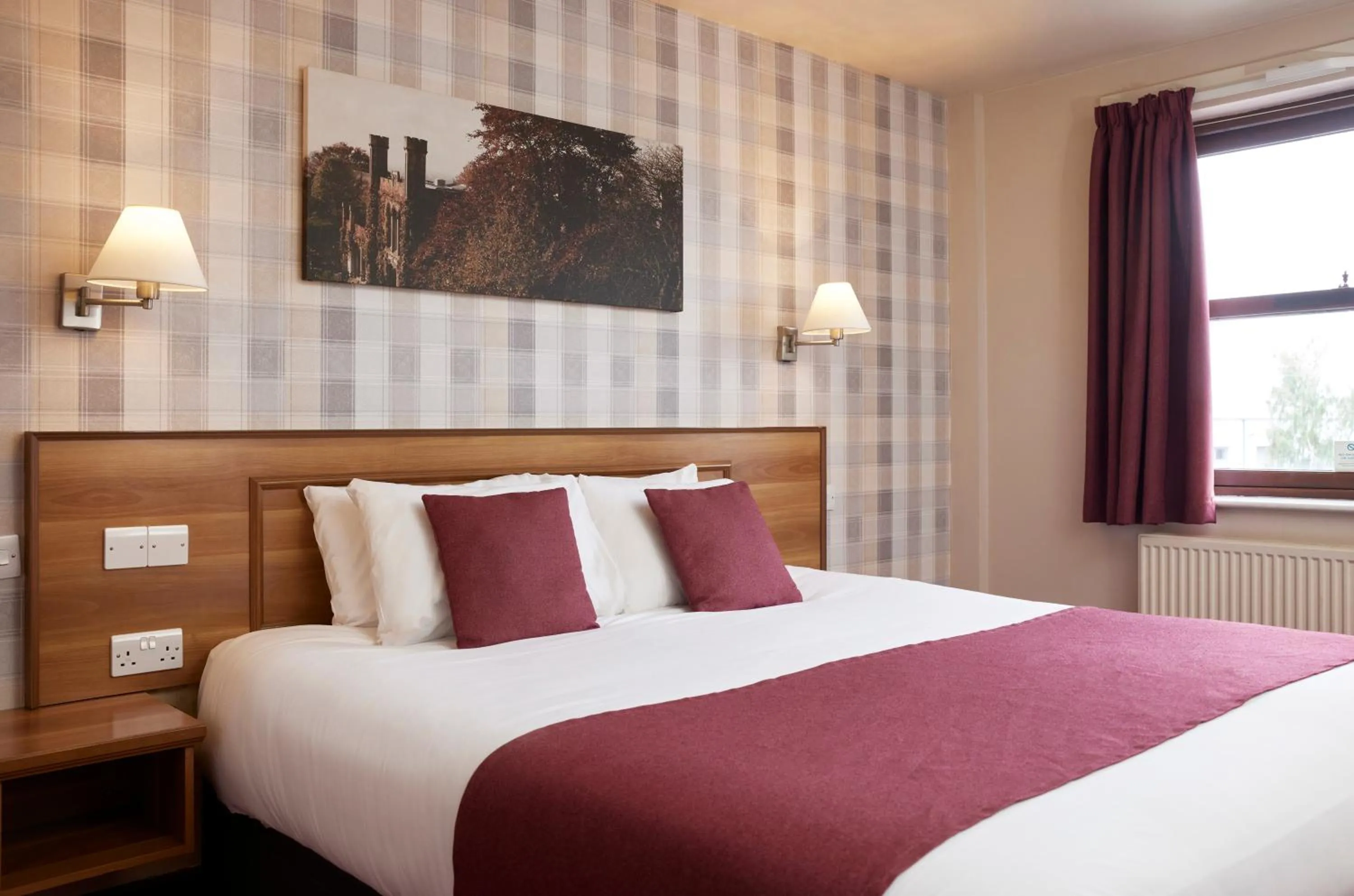 Bedroom, Bed in Windmill Farm Lincoln by Greene King Inns