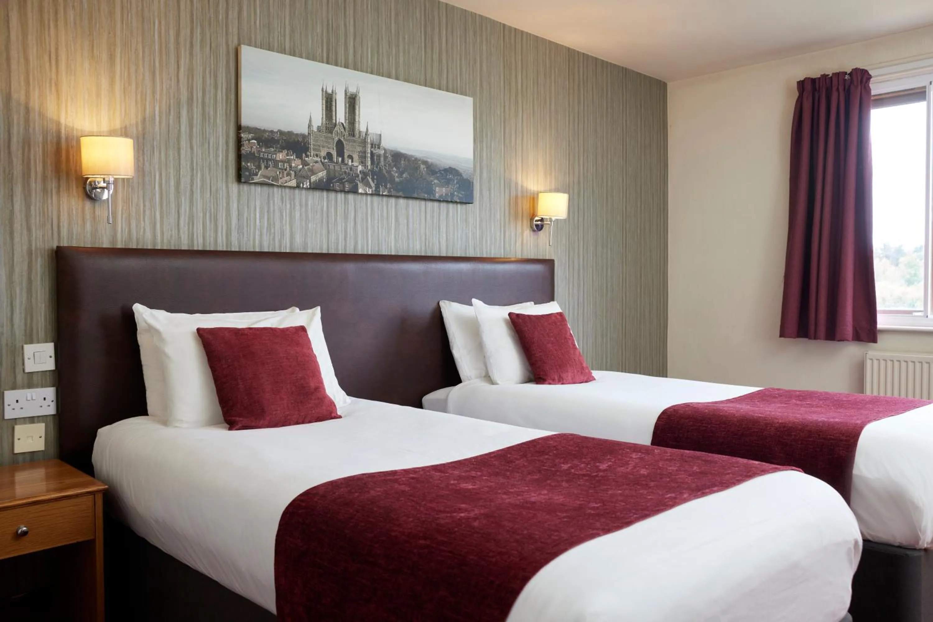 Bedroom, Bed in Windmill Farm Lincoln by Greene King Inns