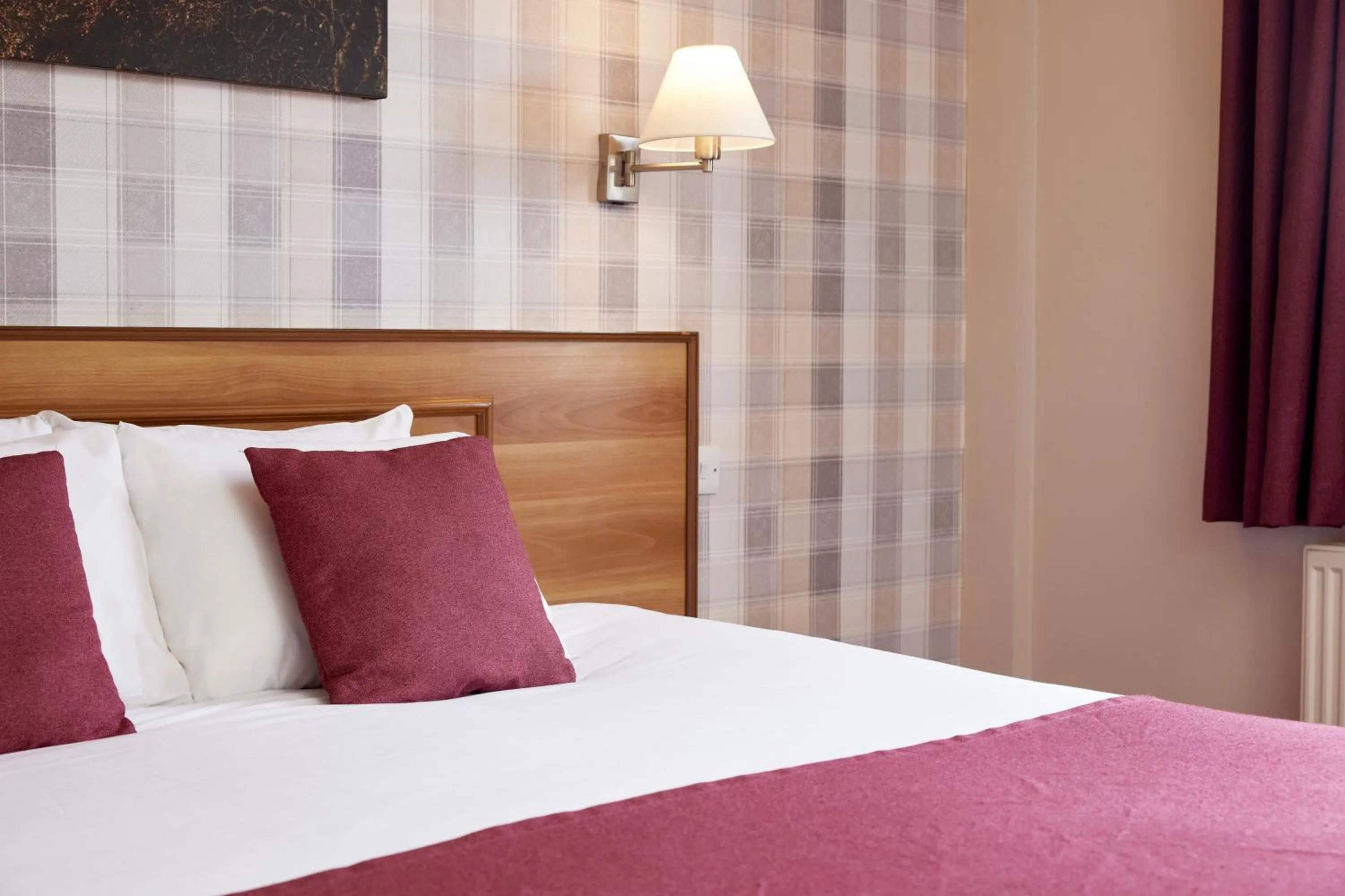 Bedroom, Bed in Windmill Farm Lincoln by Greene King Inns