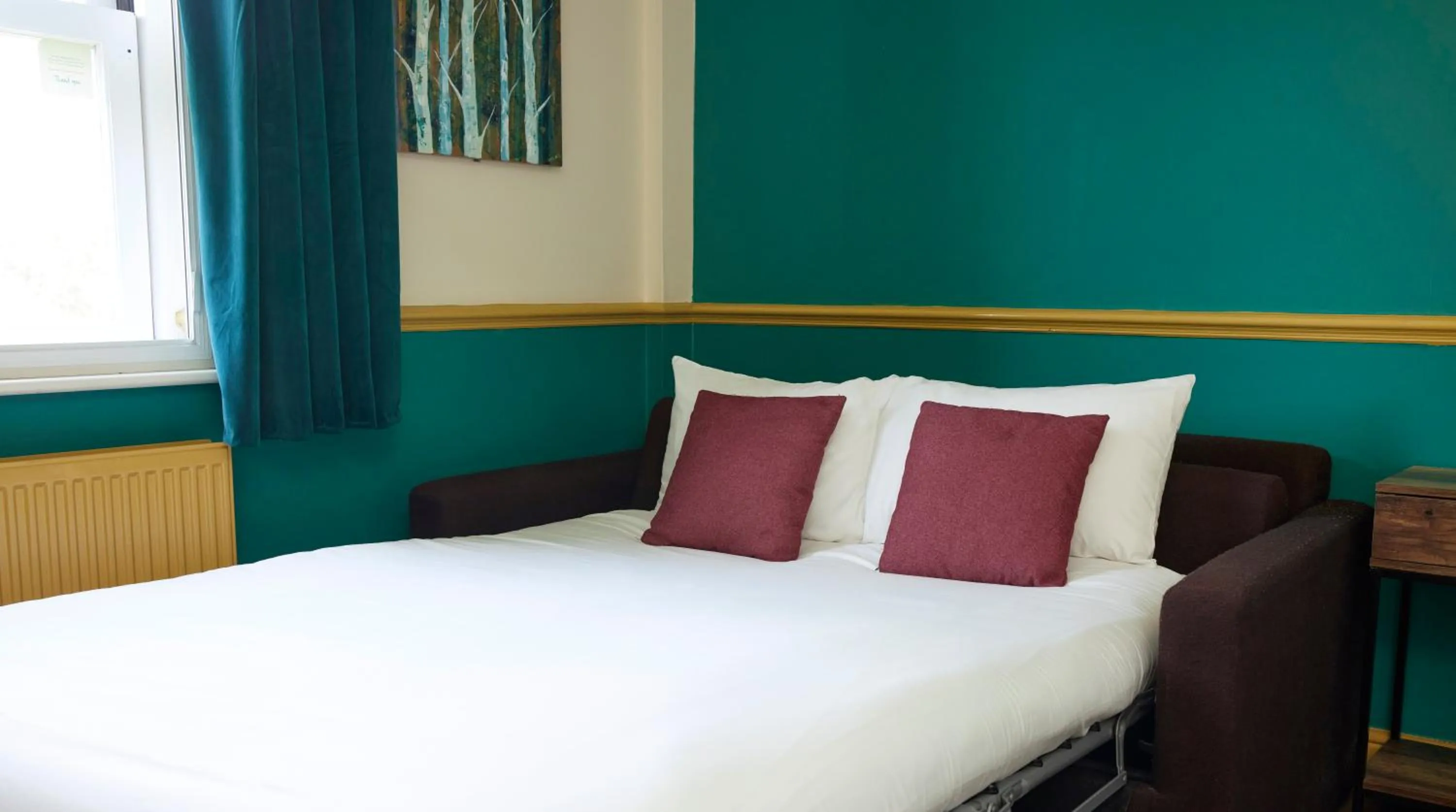 Bedroom, Bed in Windmill Farm Lincoln by Greene King Inns