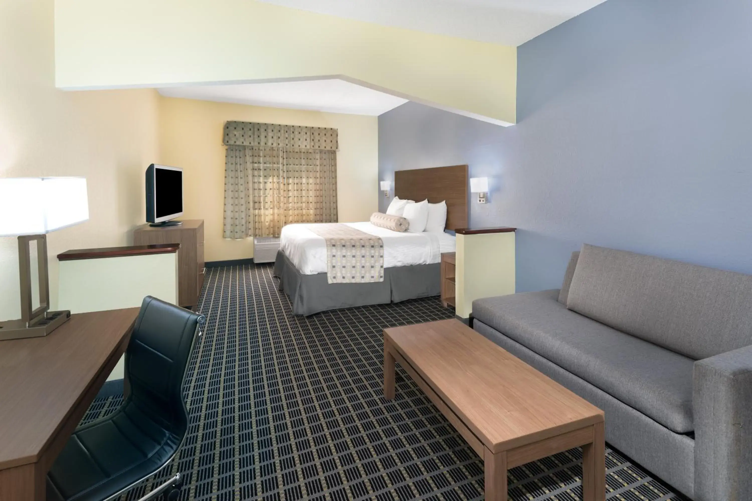 King Studio Suite - Mobility Access/Non-Smoking in Days Inn & Suites by Wyndham Union City King Studio Suite - Mobility Access/Non-Smoking in Days Inn & Suites by Wyndham Union City