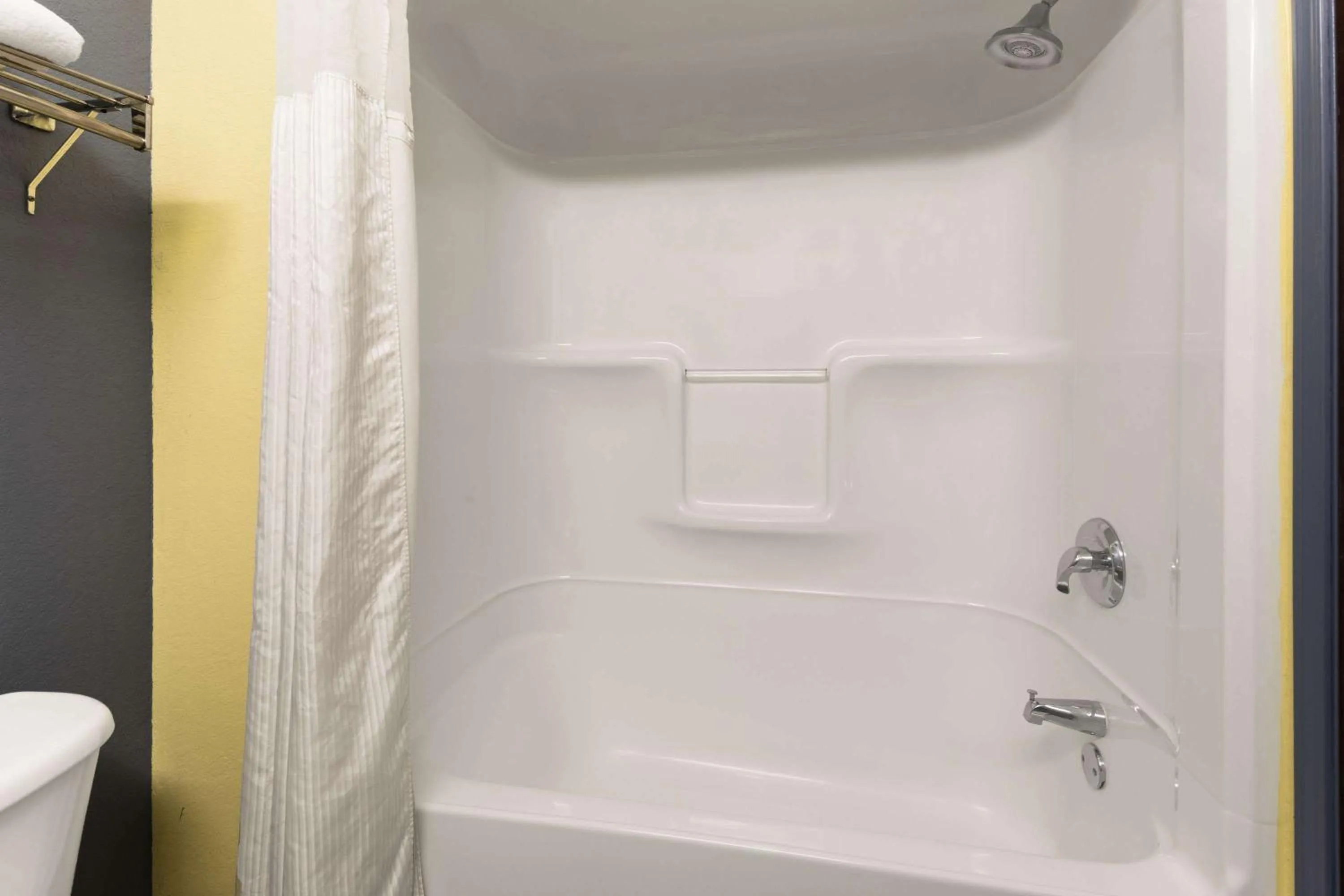 Bathroom in Days Inn & Suites by Wyndham Union City