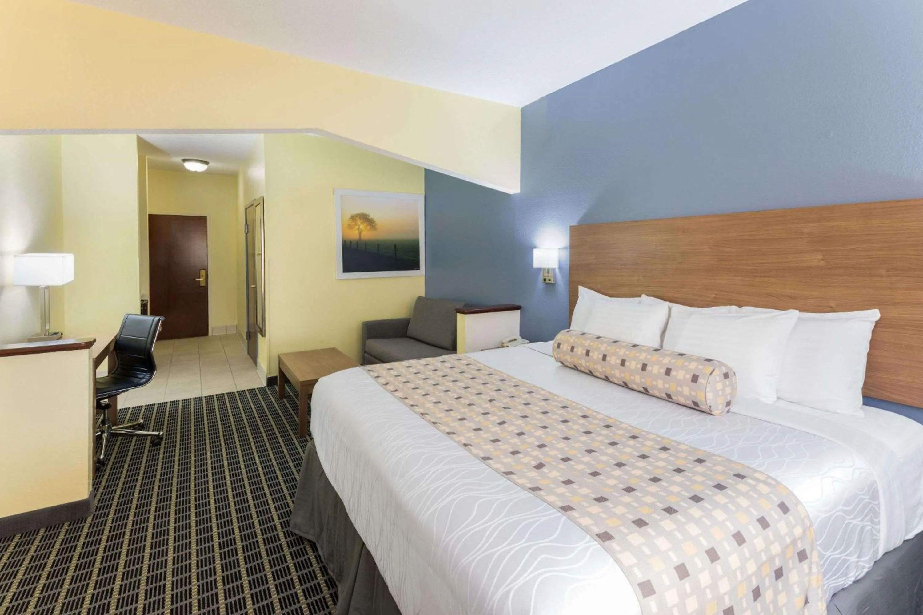 Photo of the whole room in Days Inn & Suites by Wyndham Union City