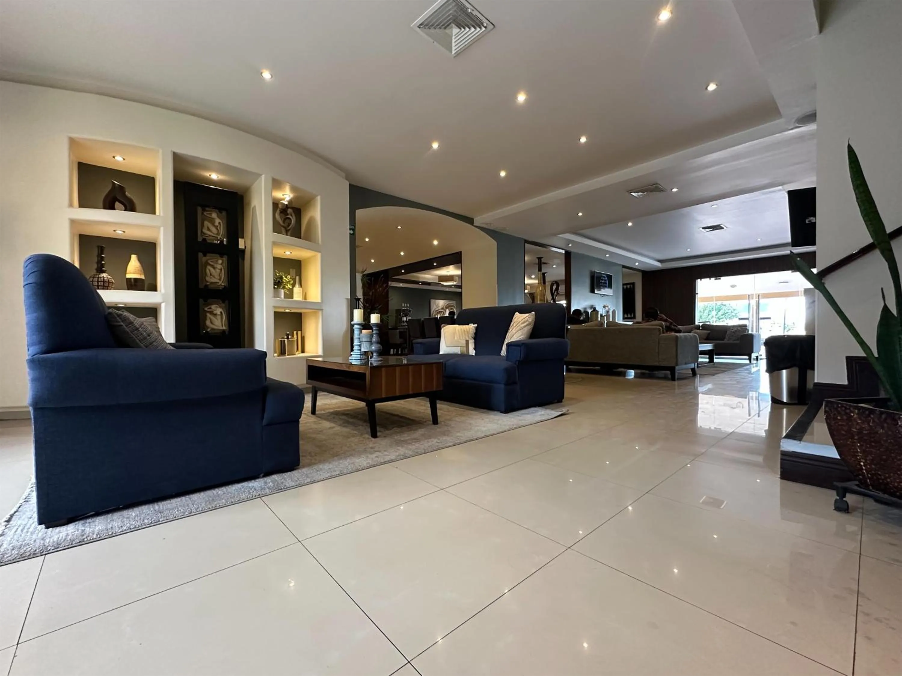 Lobby or reception in Best Western Plus Chihuahua Aeropuerto