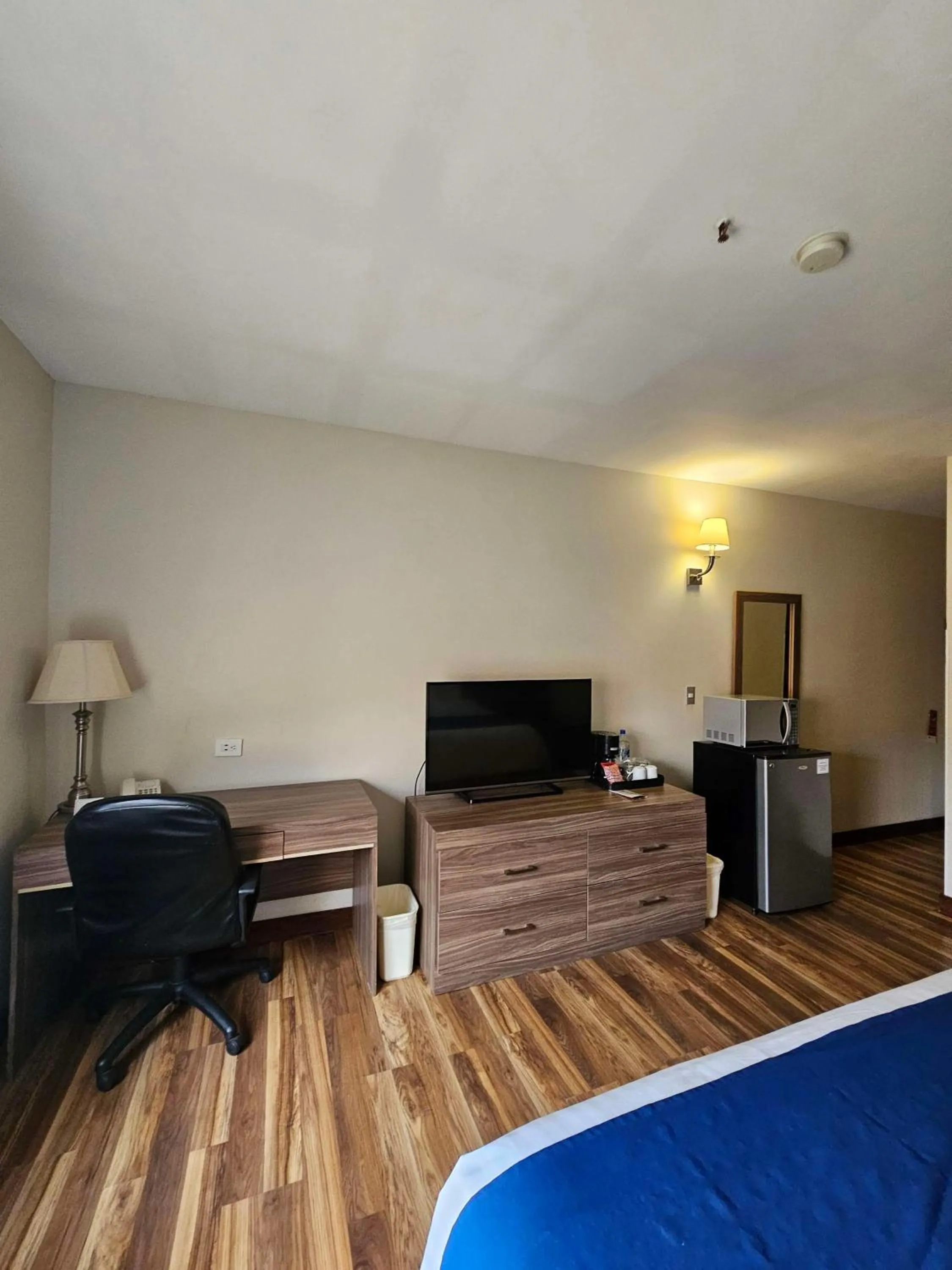 View (from property/room), Bed in Best Western Plus Chihuahua Aeropuerto