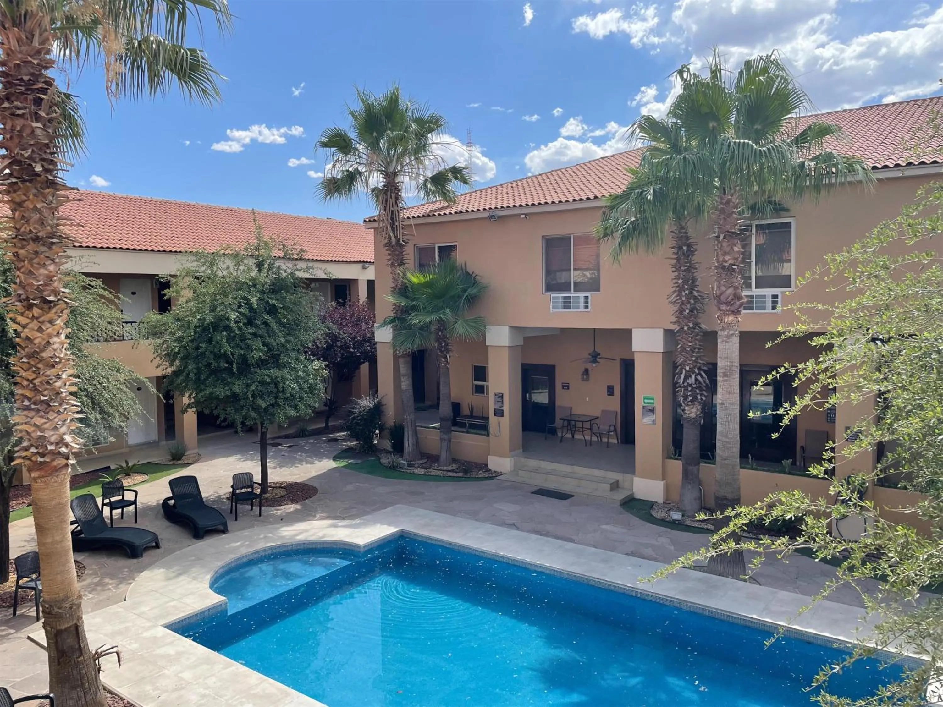 Pool view in Best Western Plus Chihuahua Aeropuerto