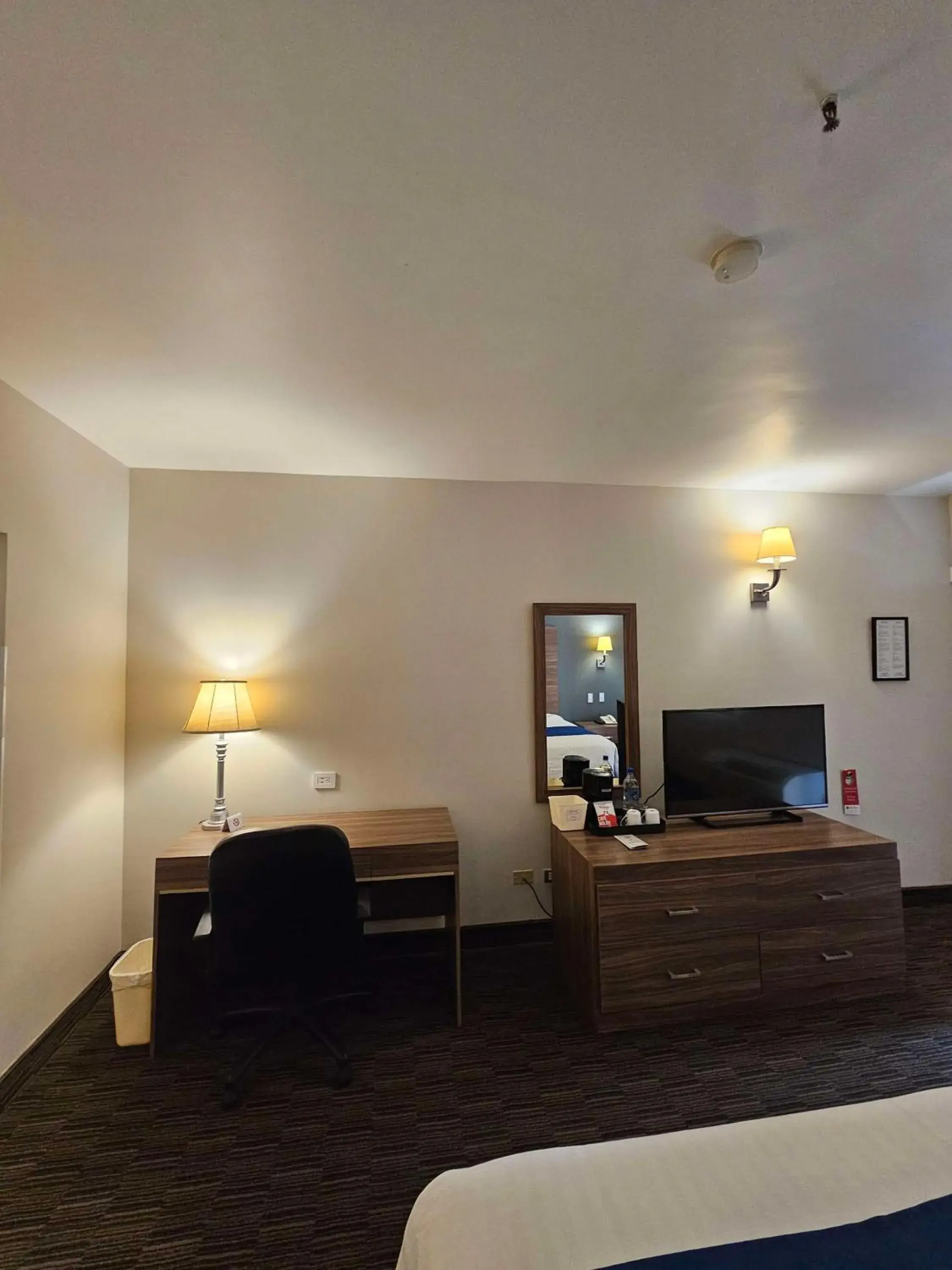 King Room - Non-Smoking in Best Western Plus Chihuahua Aeropuerto King Room - Non-Smoking in Best Western Plus Chihuahua Aeropuerto