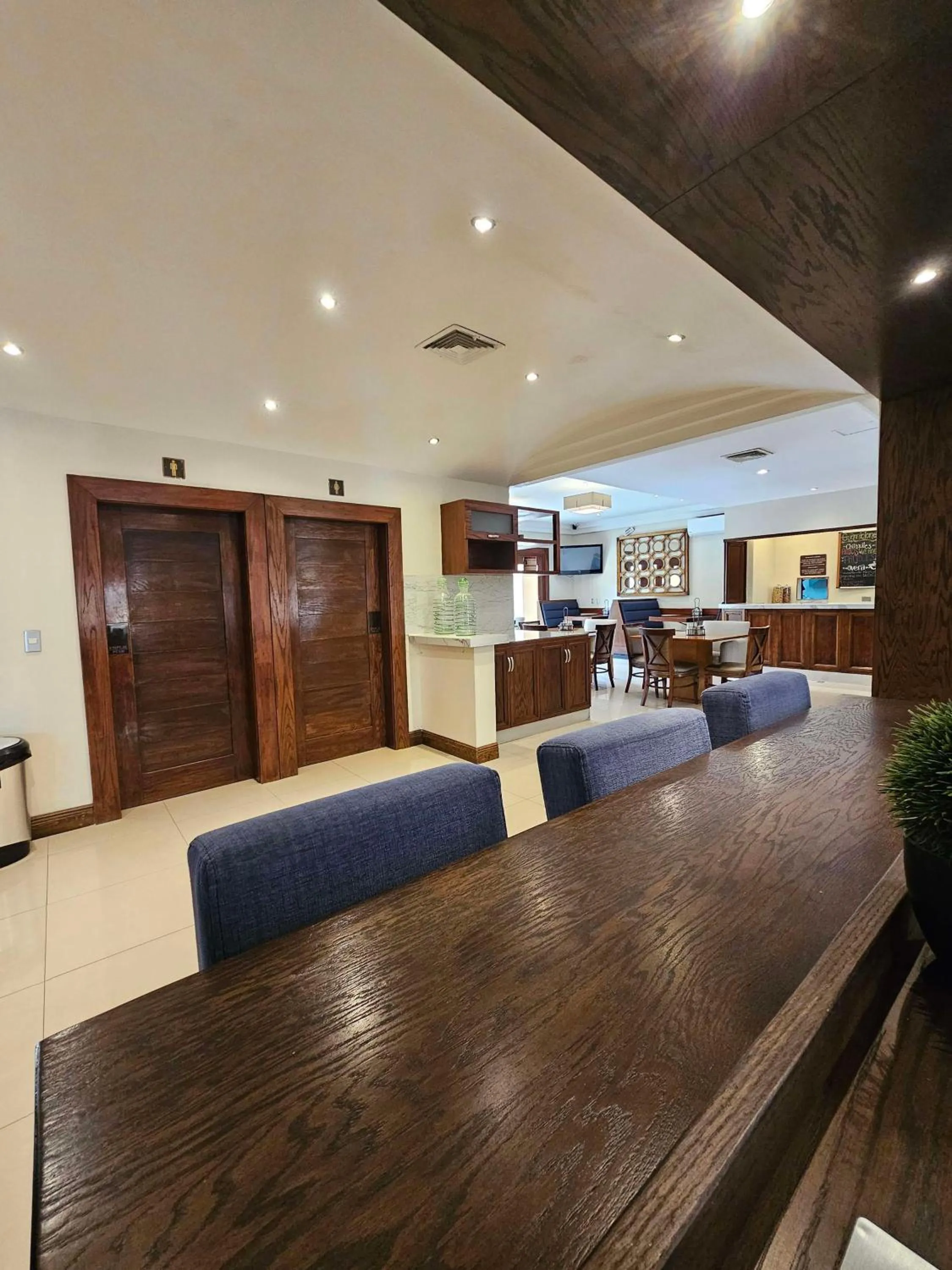 Lobby or reception in Best Western Plus Chihuahua Aeropuerto