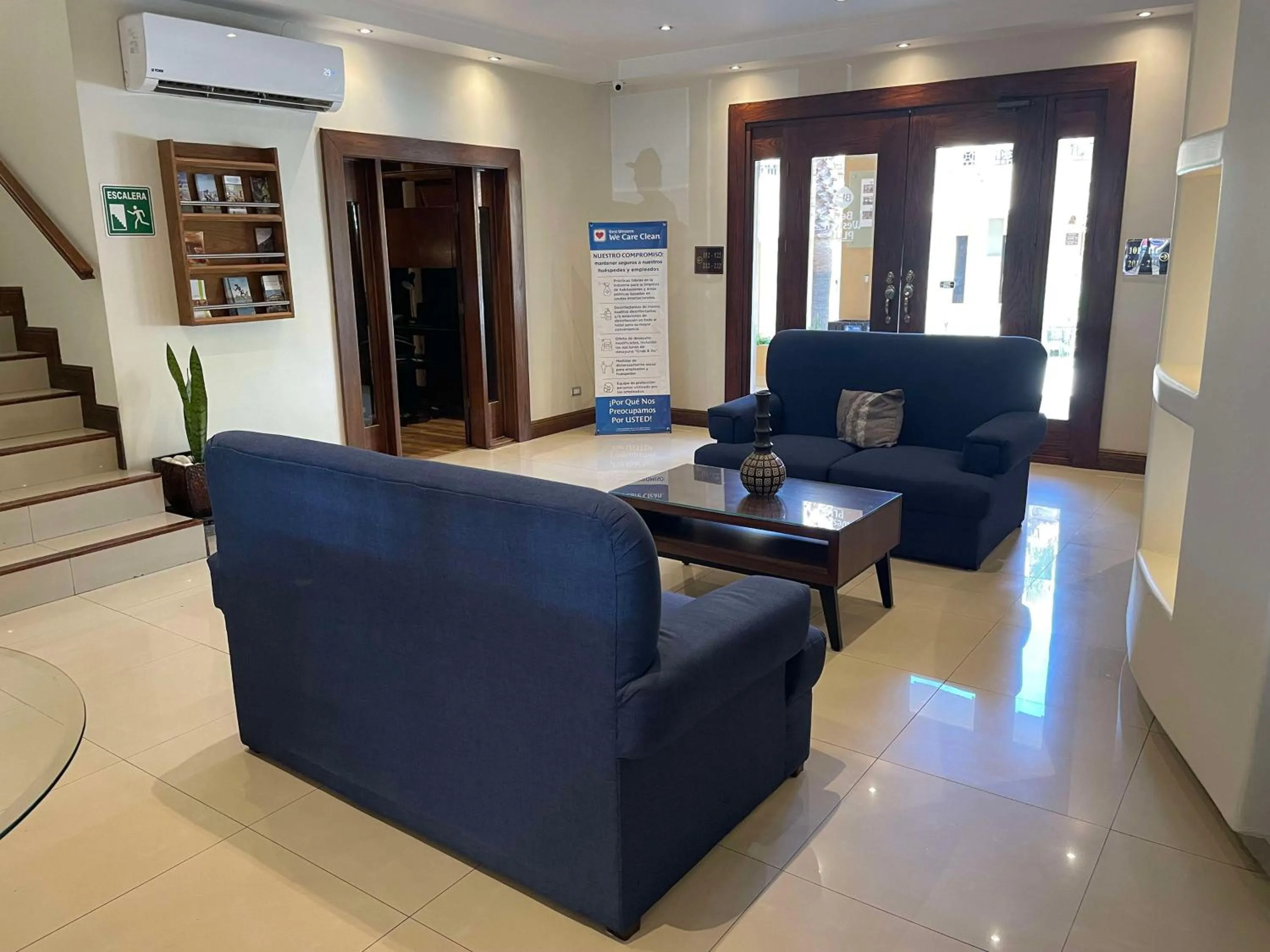 Lobby or reception in Best Western Plus Chihuahua Aeropuerto