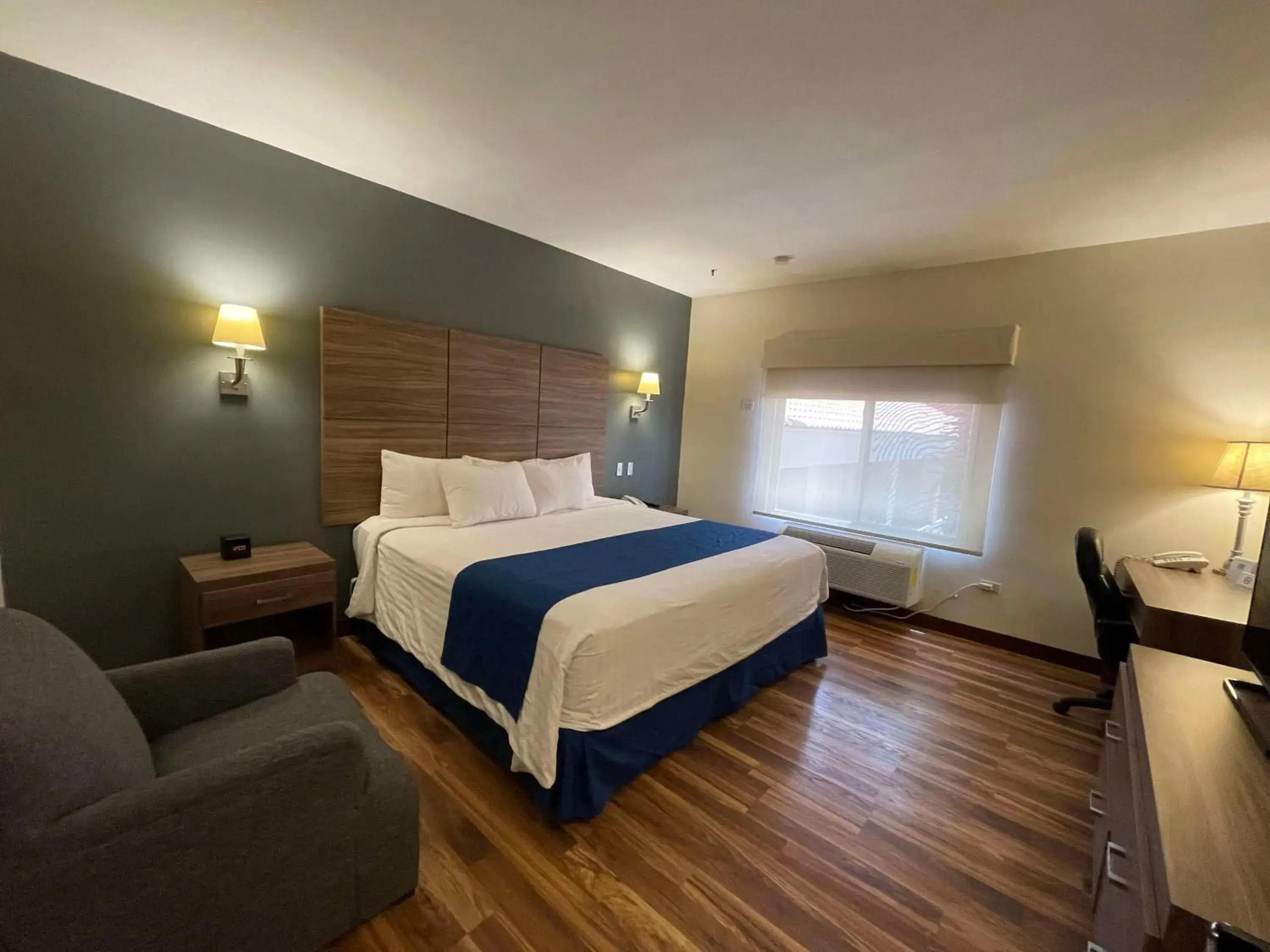 Executive King Room - Non-Smoking in Best Western Plus Chihuahua Aeropuerto Executive King Room - Non-Smoking in Best Western Plus Chihuahua Aeropuerto