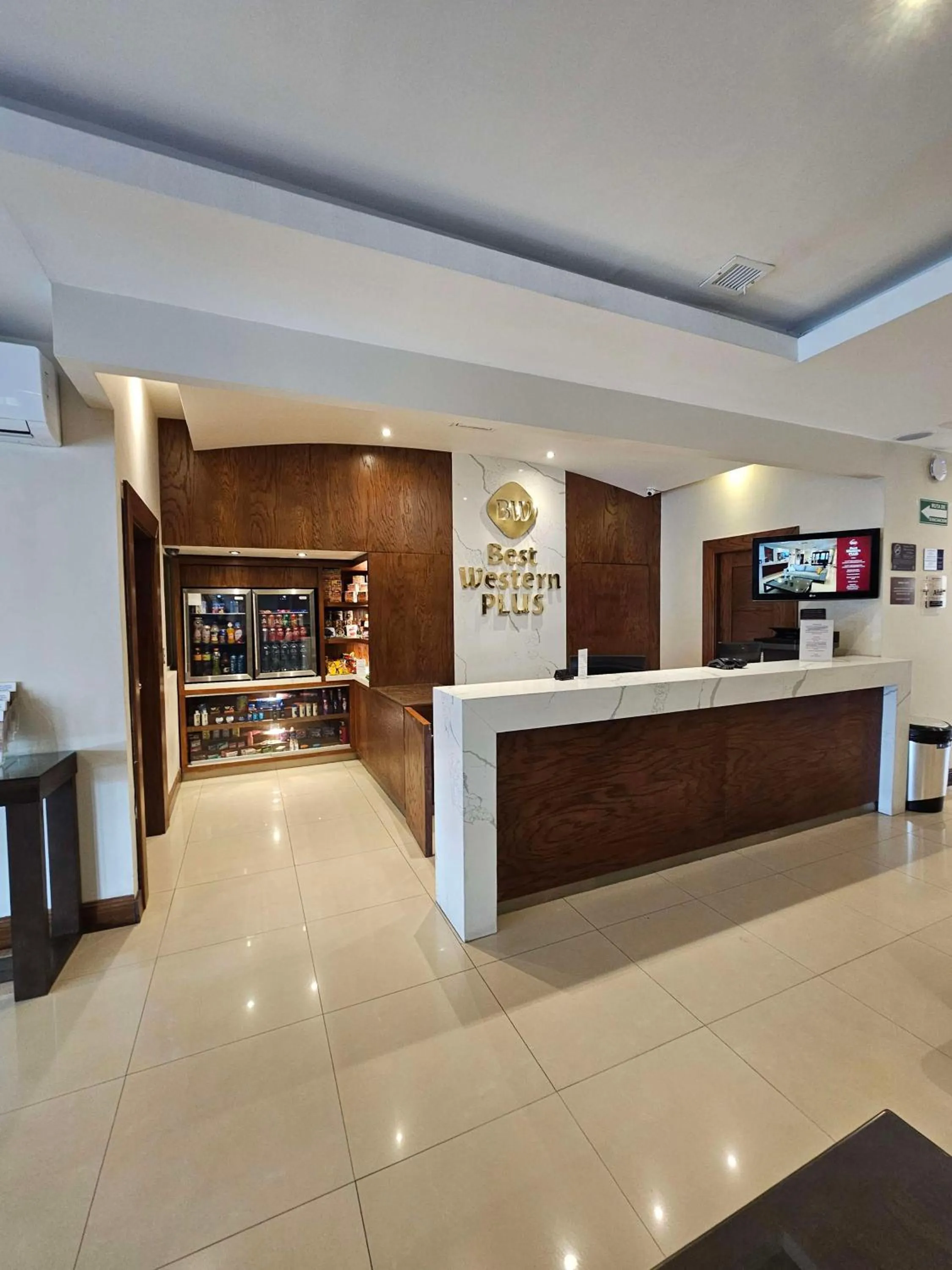 Lobby or reception in Best Western Plus Chihuahua Aeropuerto
