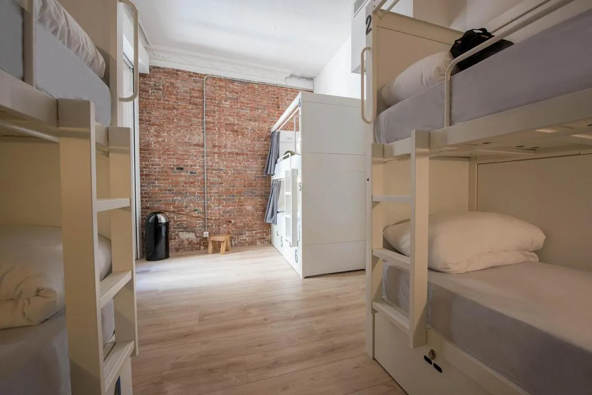 Bedroom, Bed in room00 Gran Vía Hostel