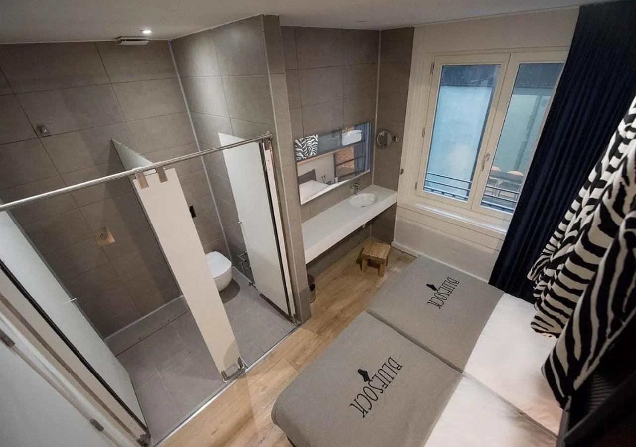 Bedroom, Bed in room00 Gran Vía Hostel