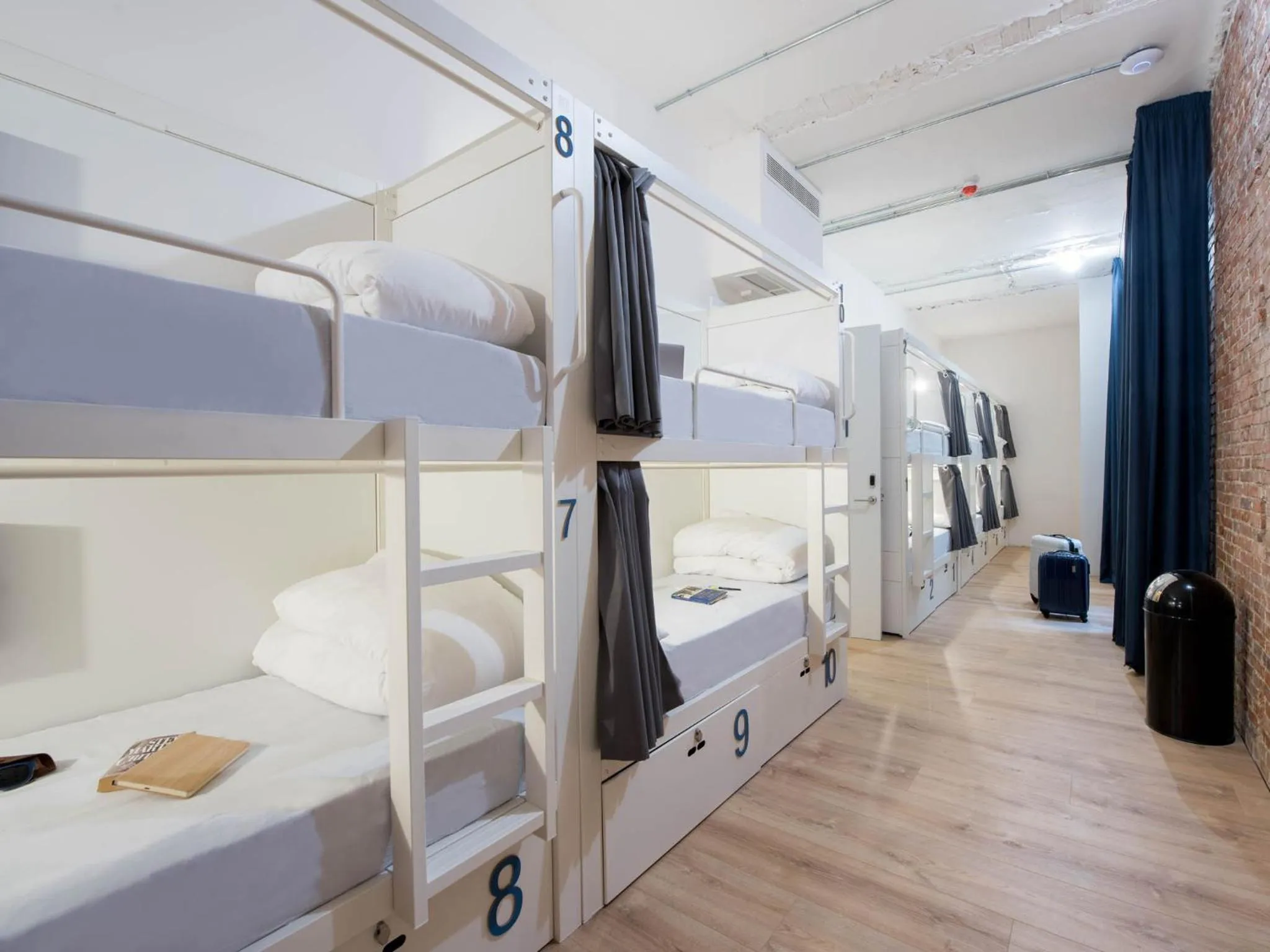 Bedroom, Bed in room00 Gran Vía Hostel