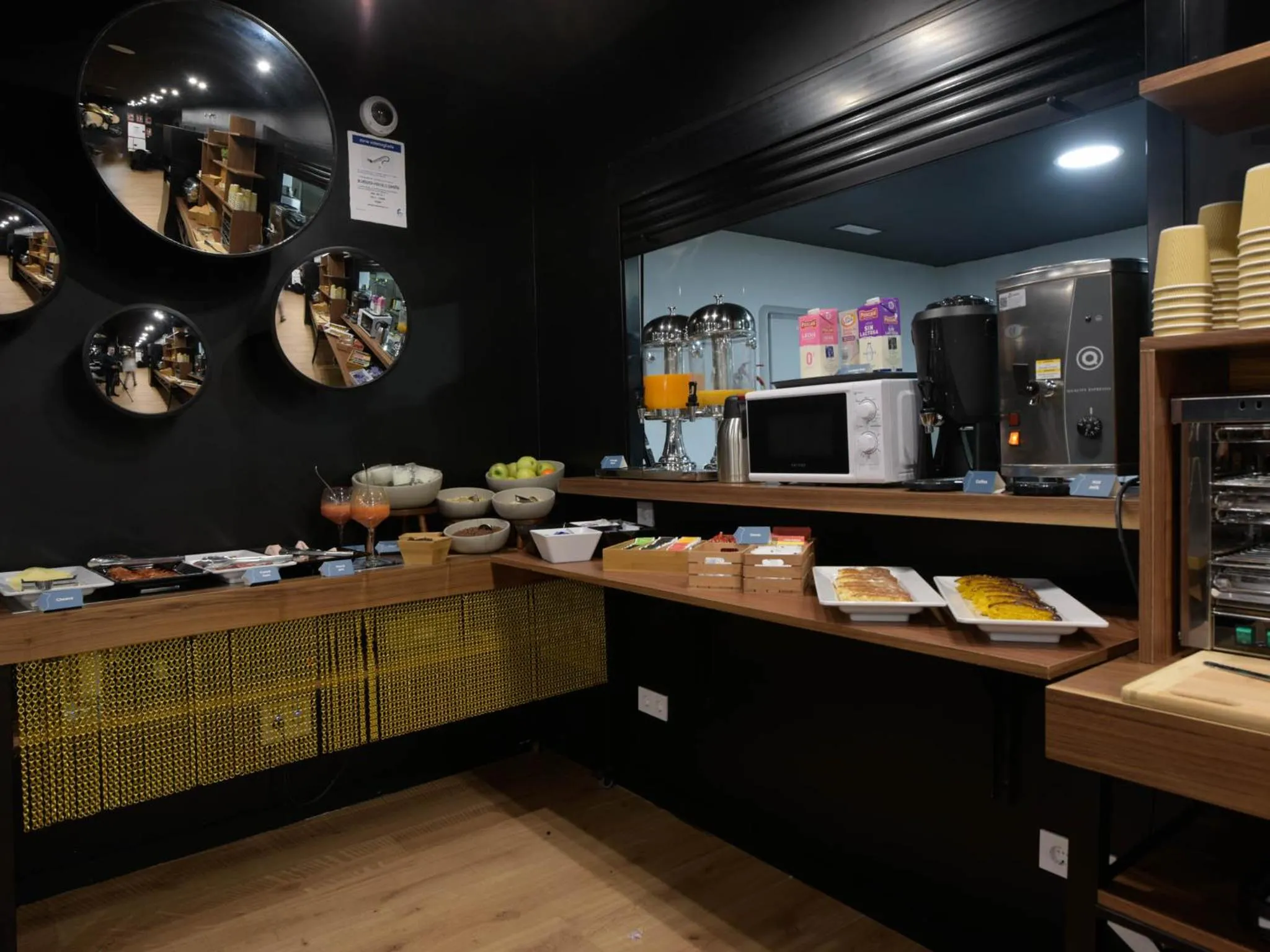 Breakfast in room00 Gran Vía Hostel