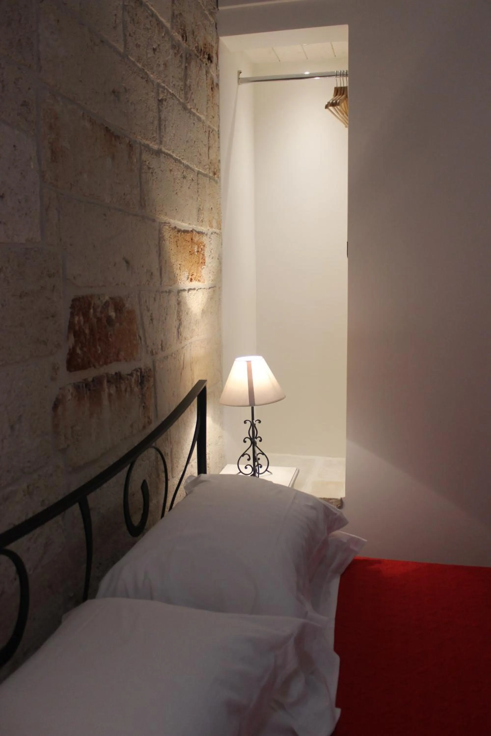 Decorative detail, Bed in Dimora Girolamo