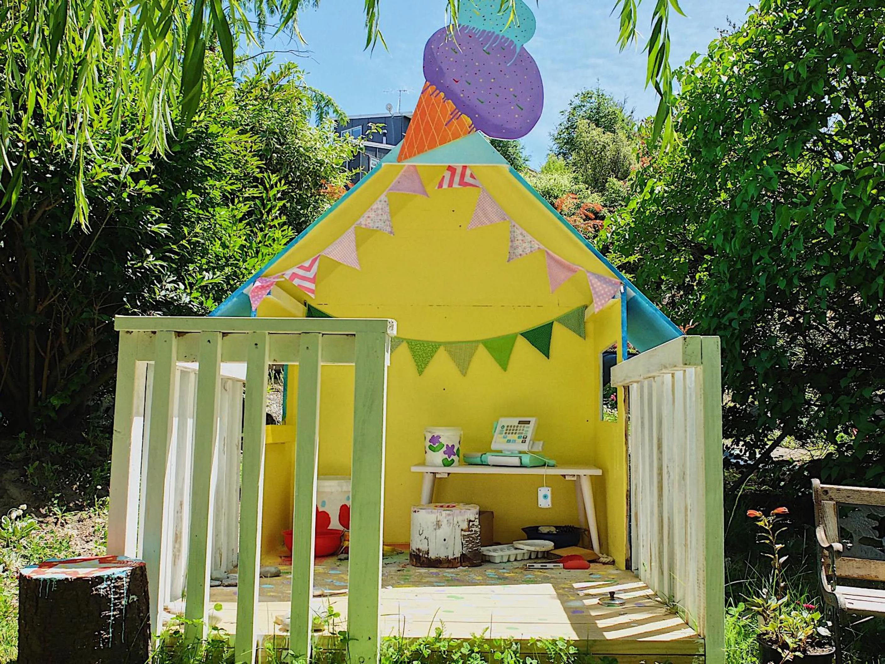 Children play ground in Archway Motels & Chalets