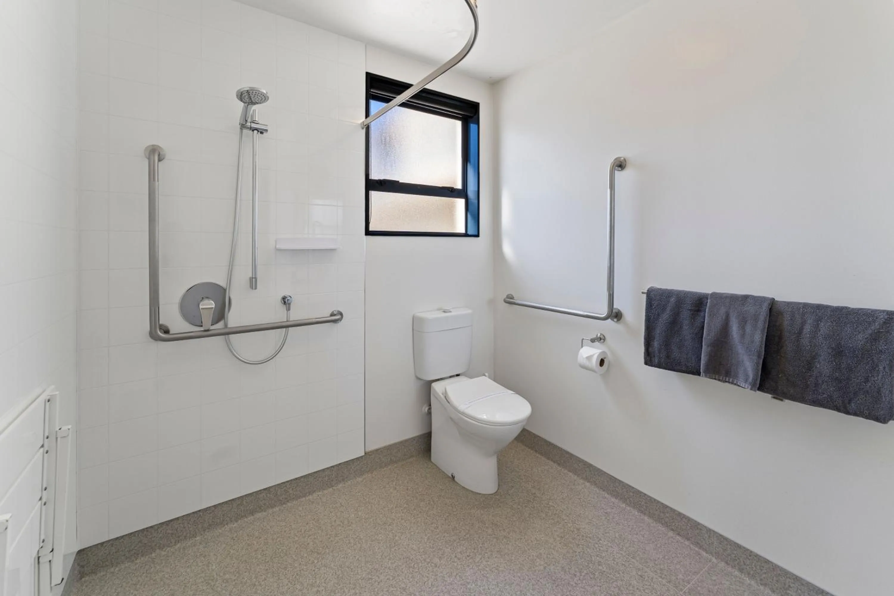 Bathroom in Avalon Manor Motel