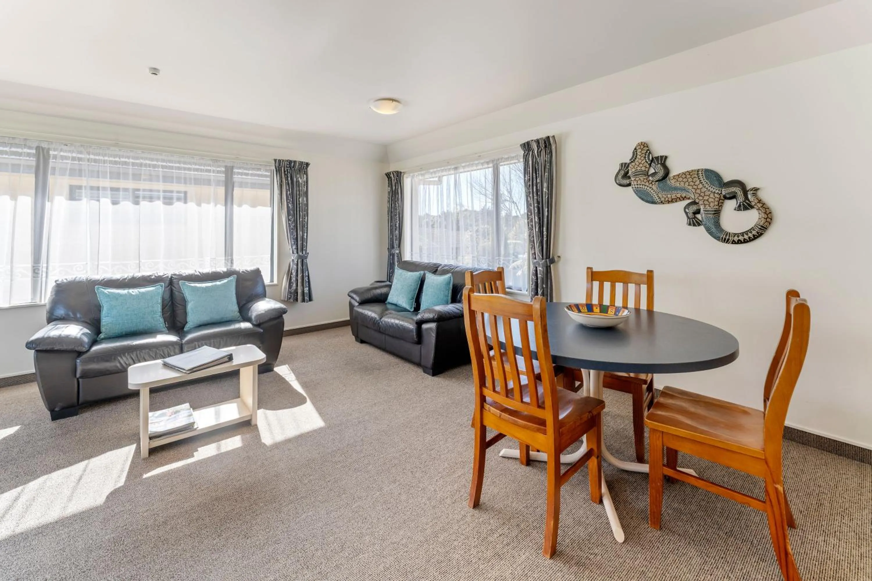 Seating area in Avalon Manor Motel