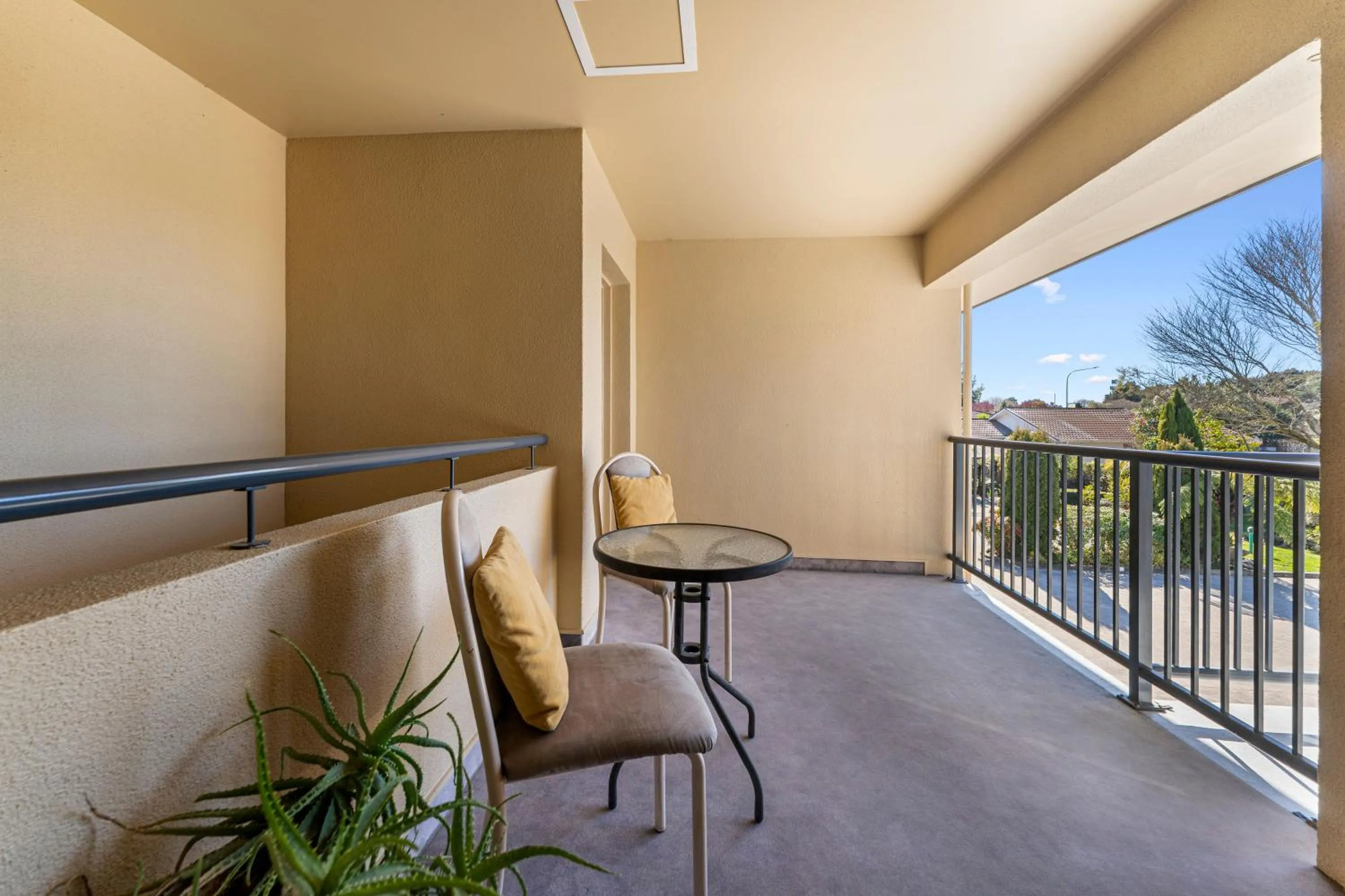 Balcony/Terrace in Avalon Manor Motel