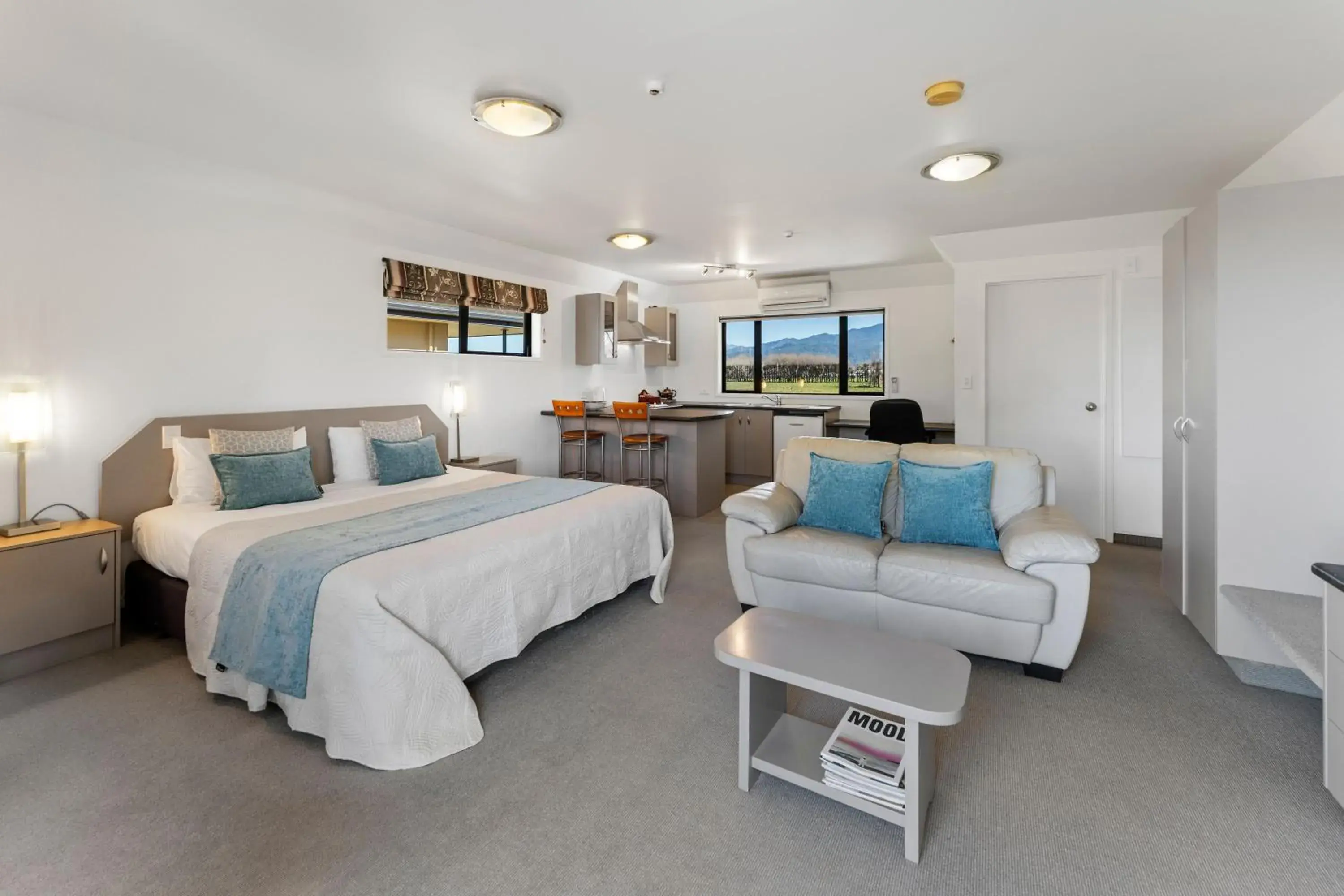 Luxury Suite with Spa Bath in Avalon Manor Motel Luxury Suite with Spa Bath in Avalon Manor Motel