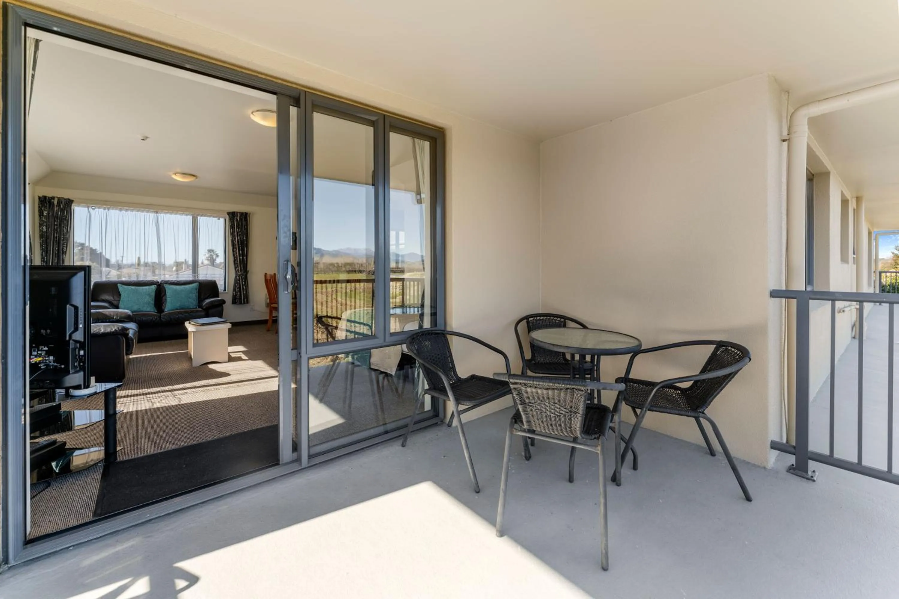 Balcony/Terrace in Avalon Manor Motel
