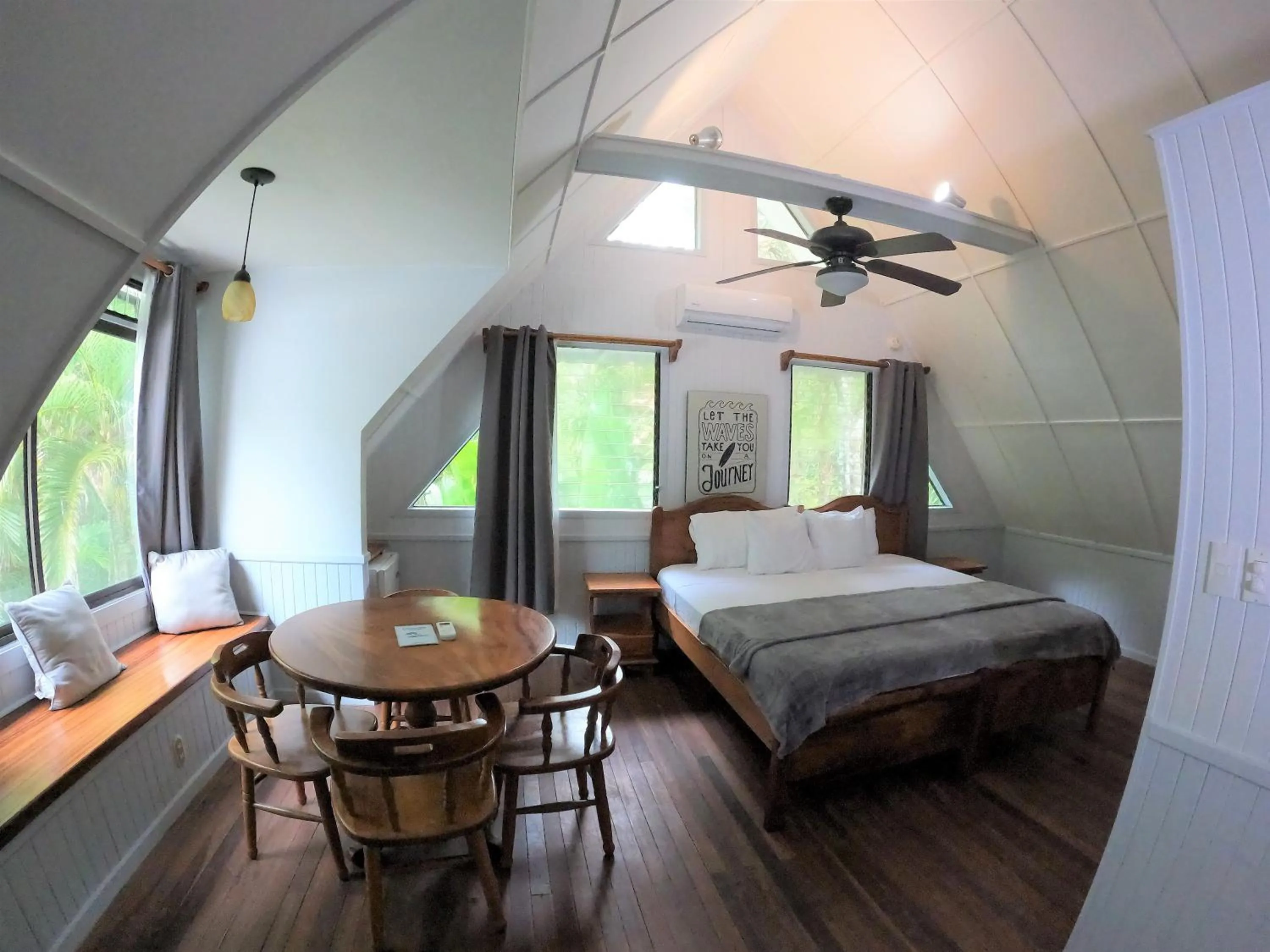 Photo of the whole room, Bed in Casa Cecilia Beach Front