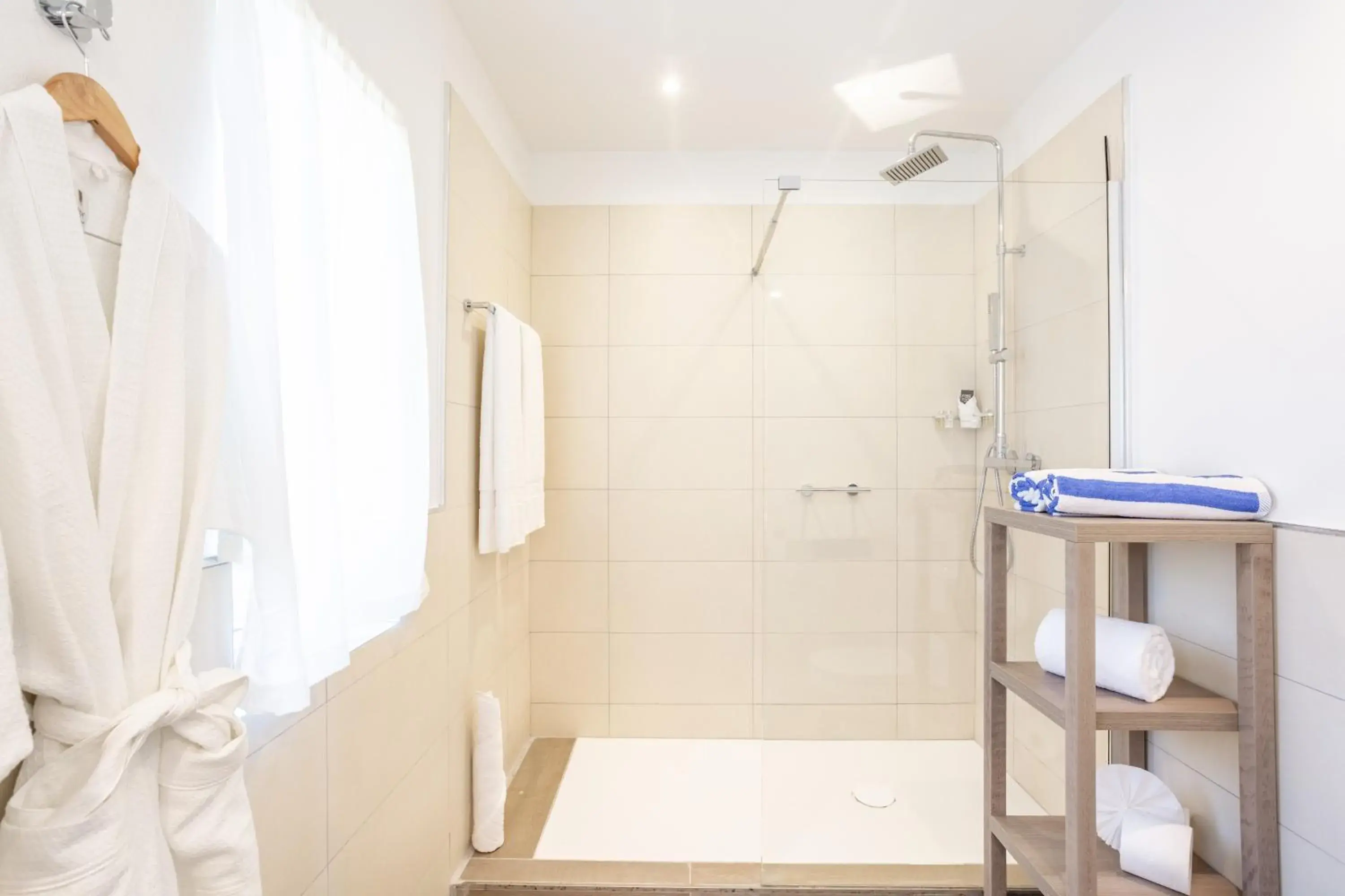 Standard Beachside 1 King - Non-Smoking (2KN) in Wyndham Tortola BVI Lambert Beach Resort Standard Beachside 1 King - Non-Smoking (2KN) in Wyndham Tortola BVI Lambert Beach Resort