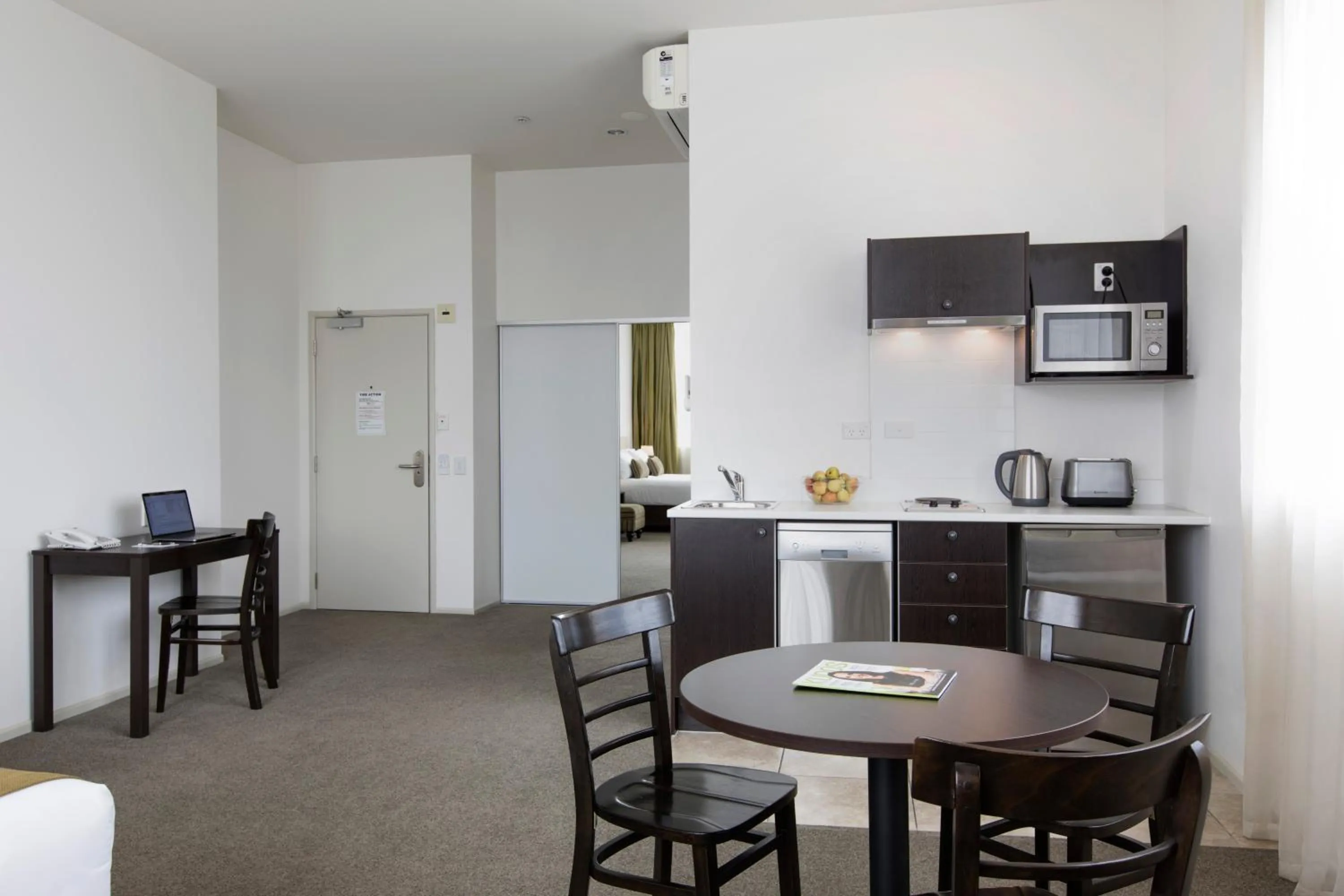 Kitchen or kitchenette in Quest on London