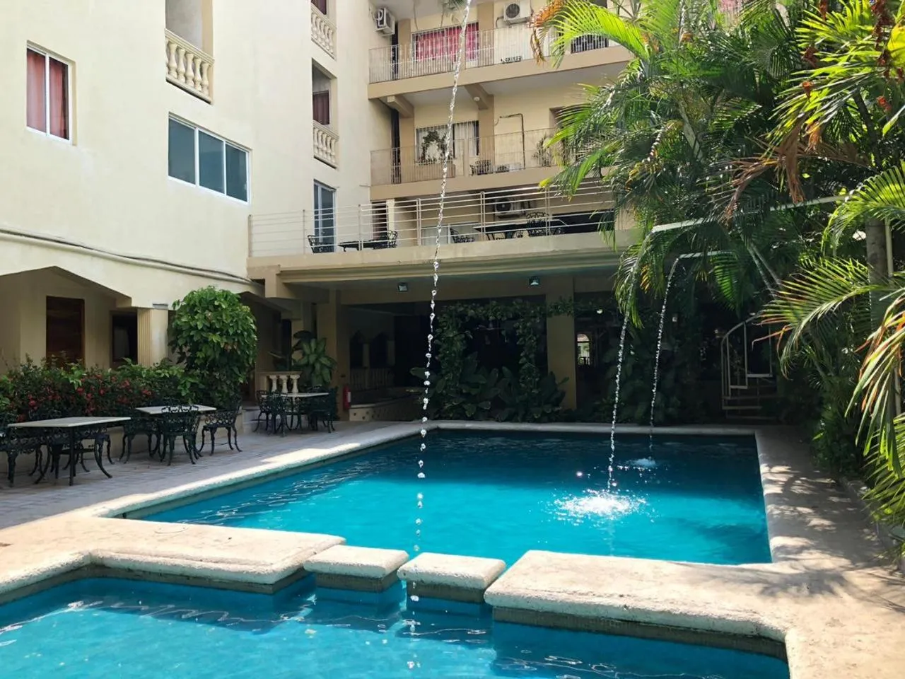 Swimming pool in Hotel Sol del Pacifico