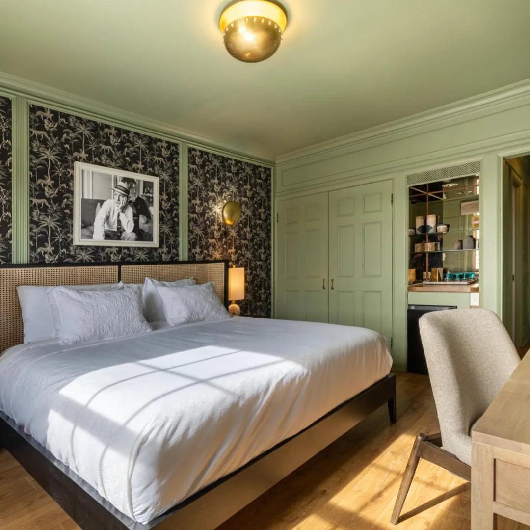 Bed in Spokane Club Hotel