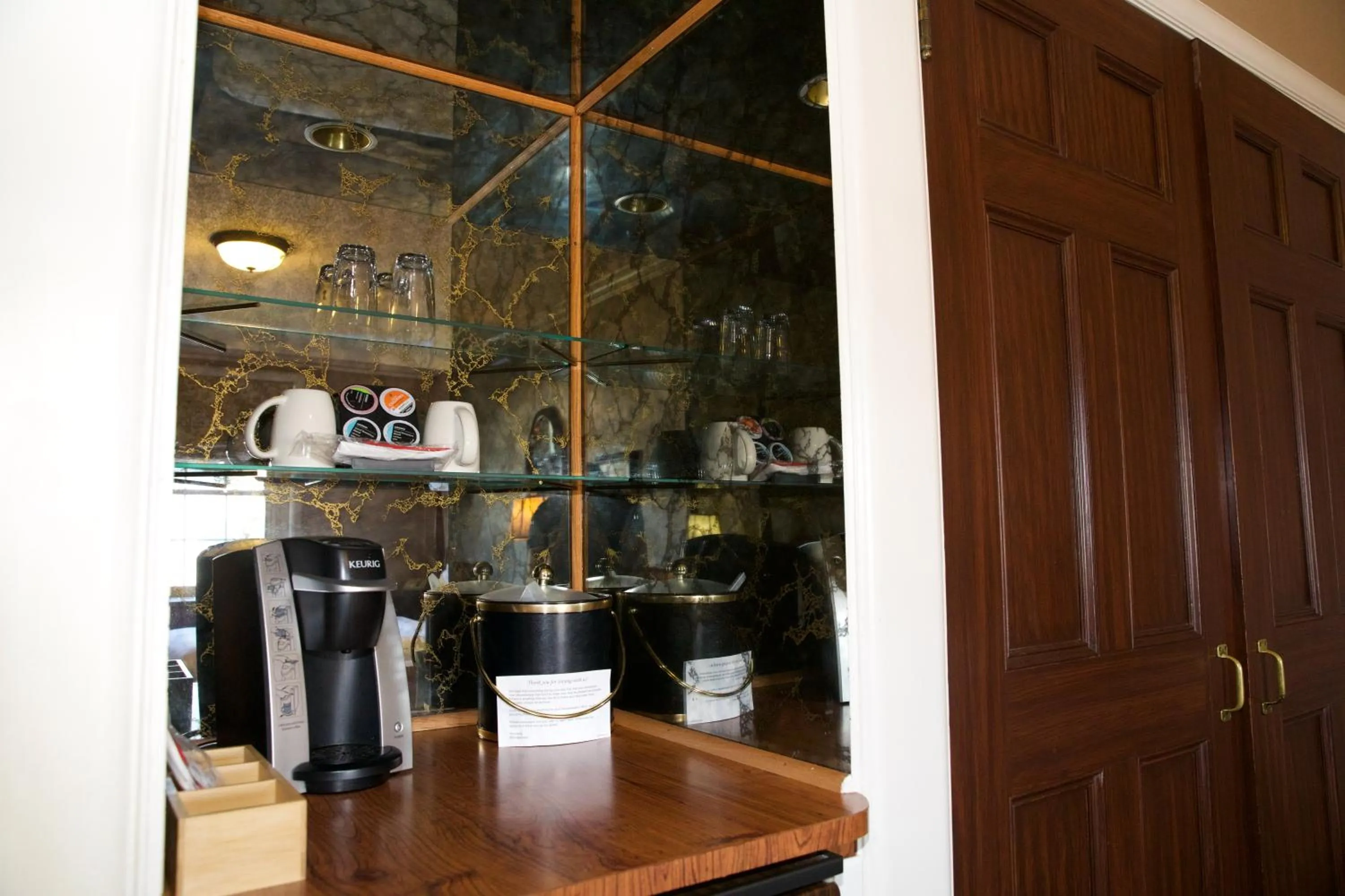 Coffee/tea facilities in Spokane Club Hotel
