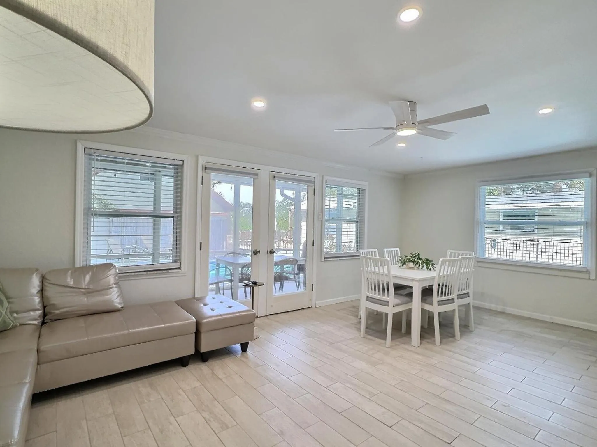 Living room in Siesta Heron Suites & Villas