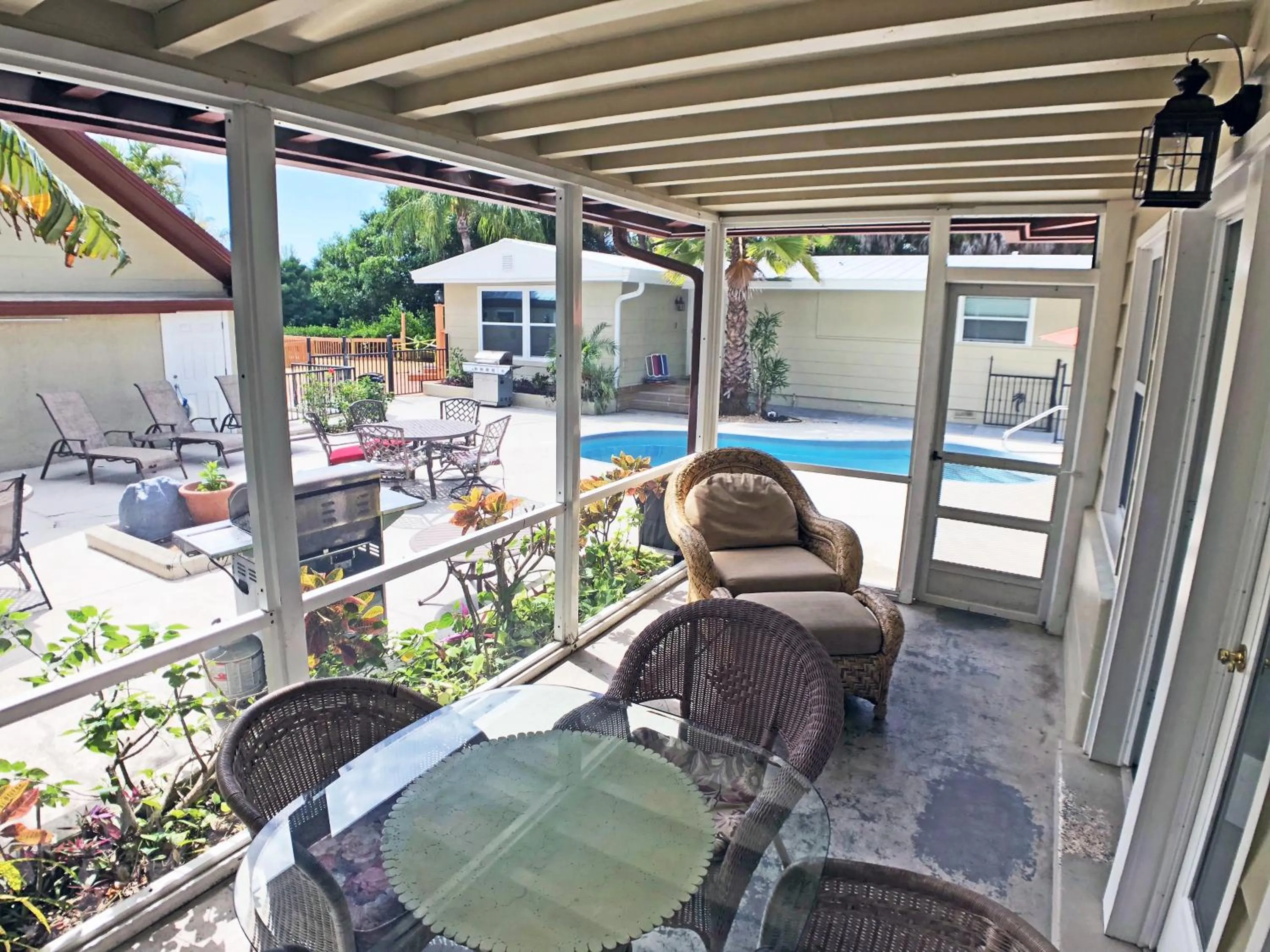 Siesta Heron Suites & Villas