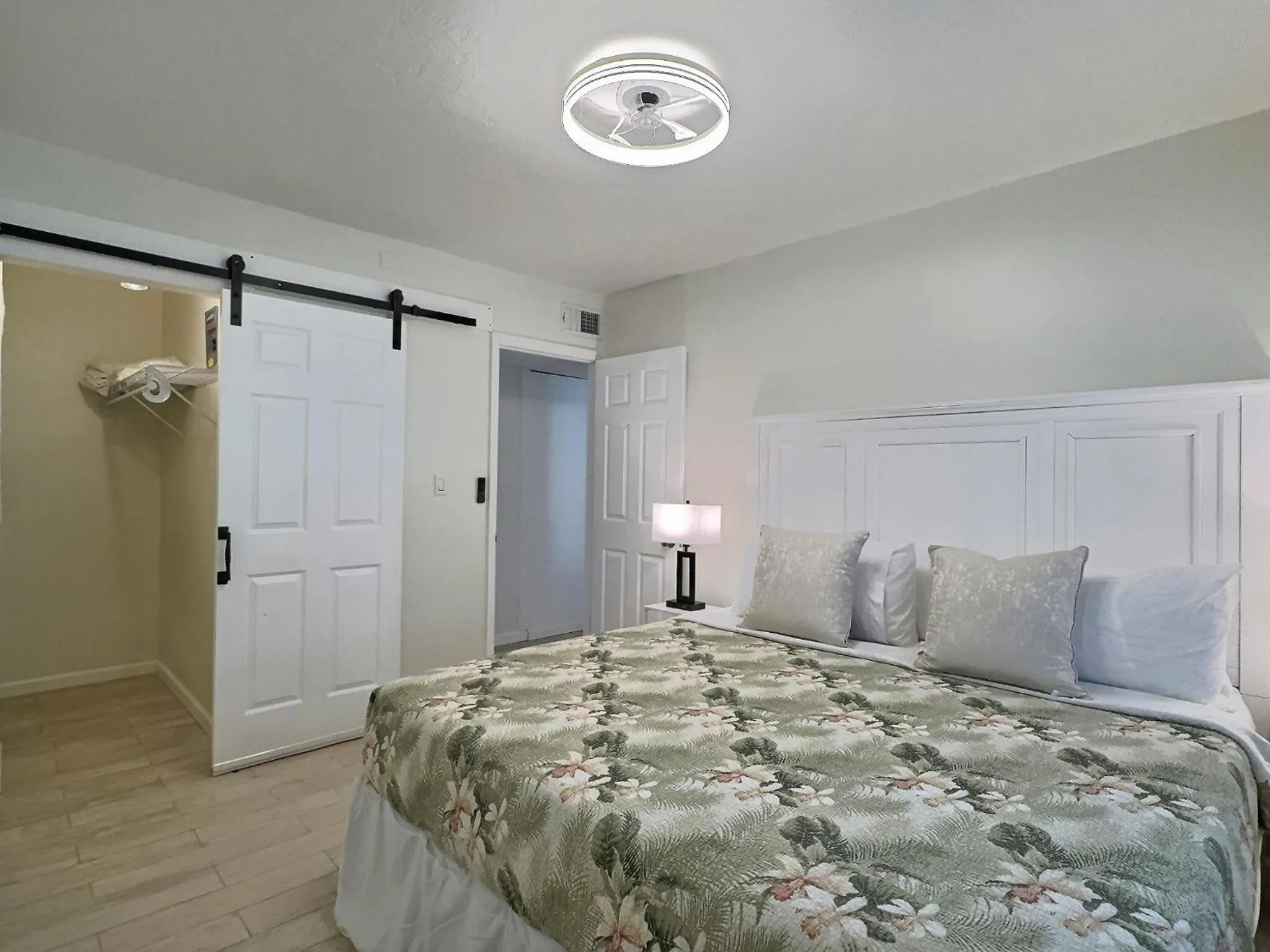 Bedroom, Bed in Siesta Heron Suites & Villas