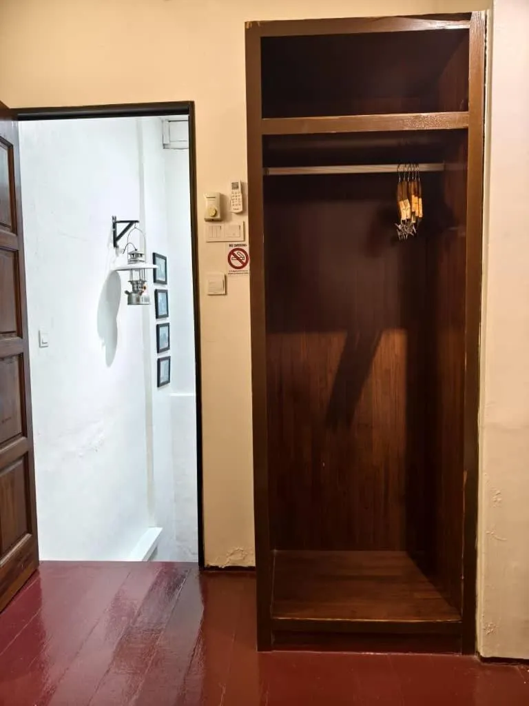 Bed in Red Inn Court