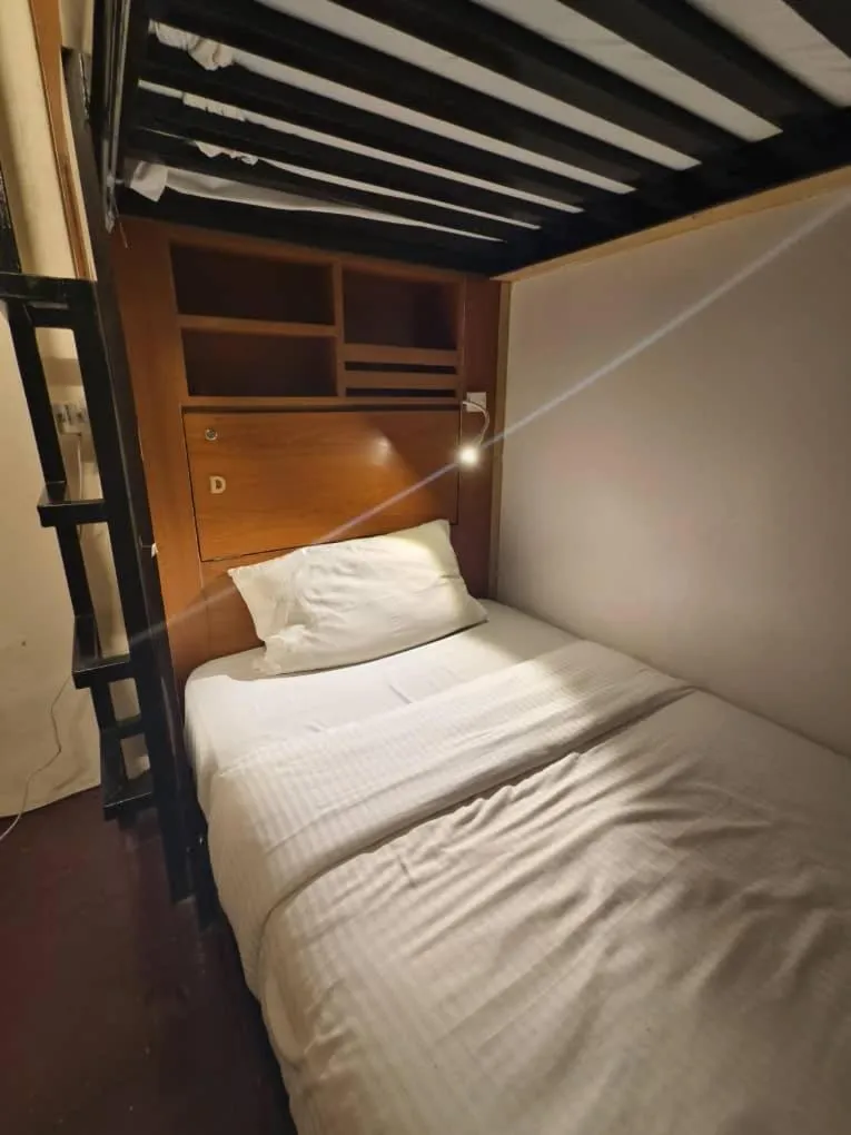 Bed in Red Inn Court