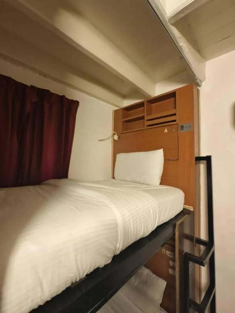 Bed in Red Inn Court