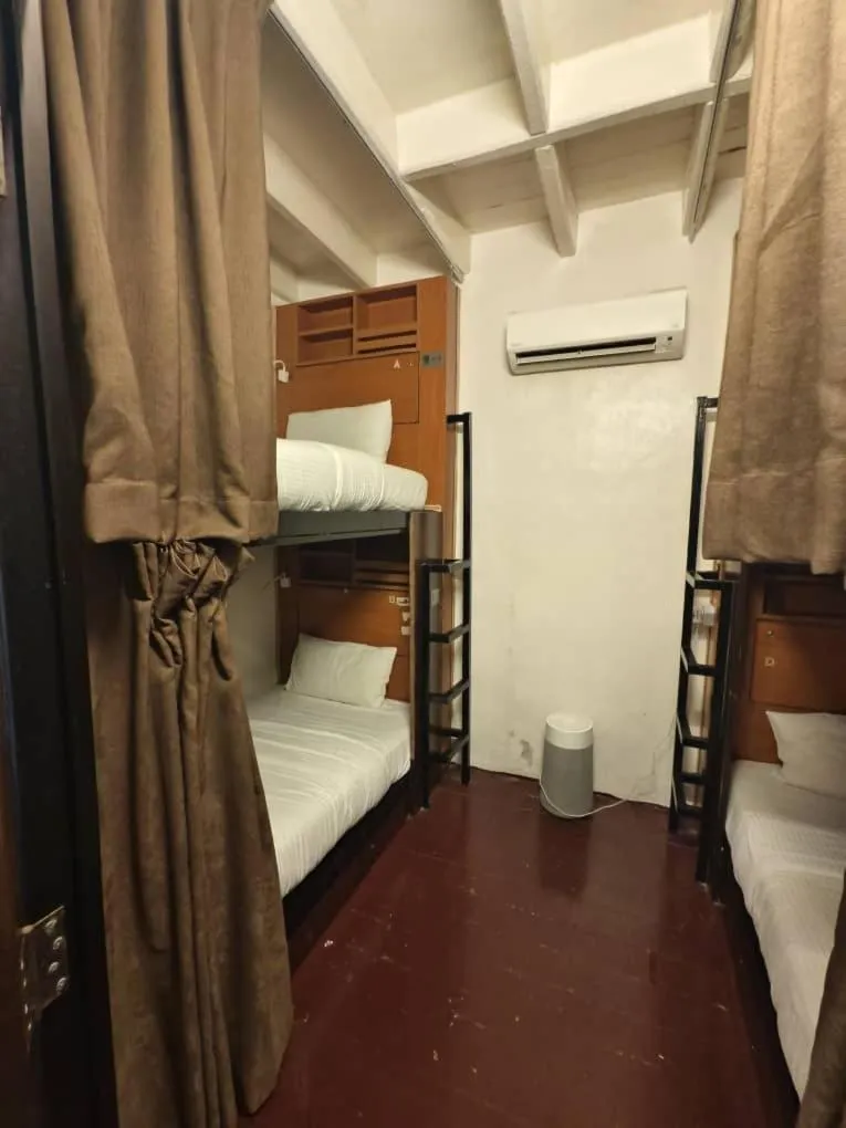 Bed in Red Inn Court