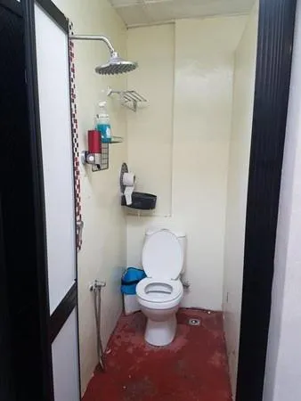 Shower in Red Inn Court