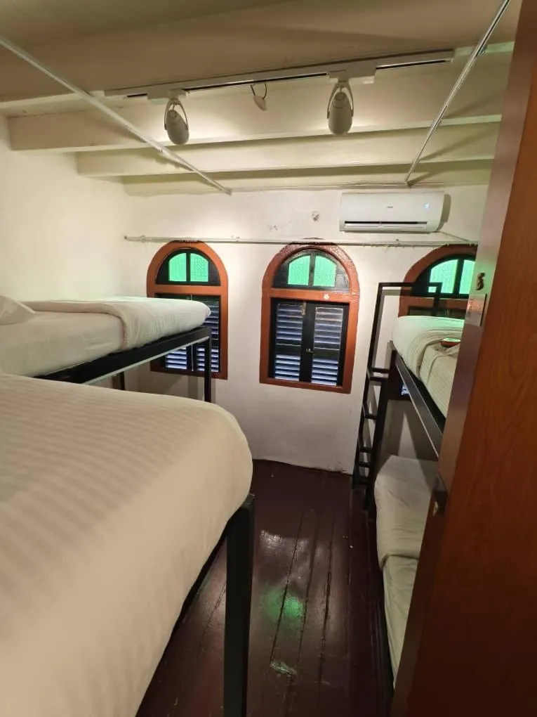 Bed in Red Inn Court