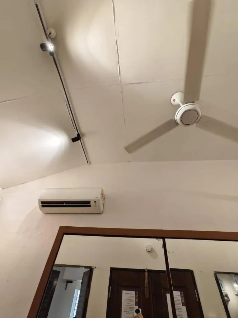 Bed in Red Inn Court